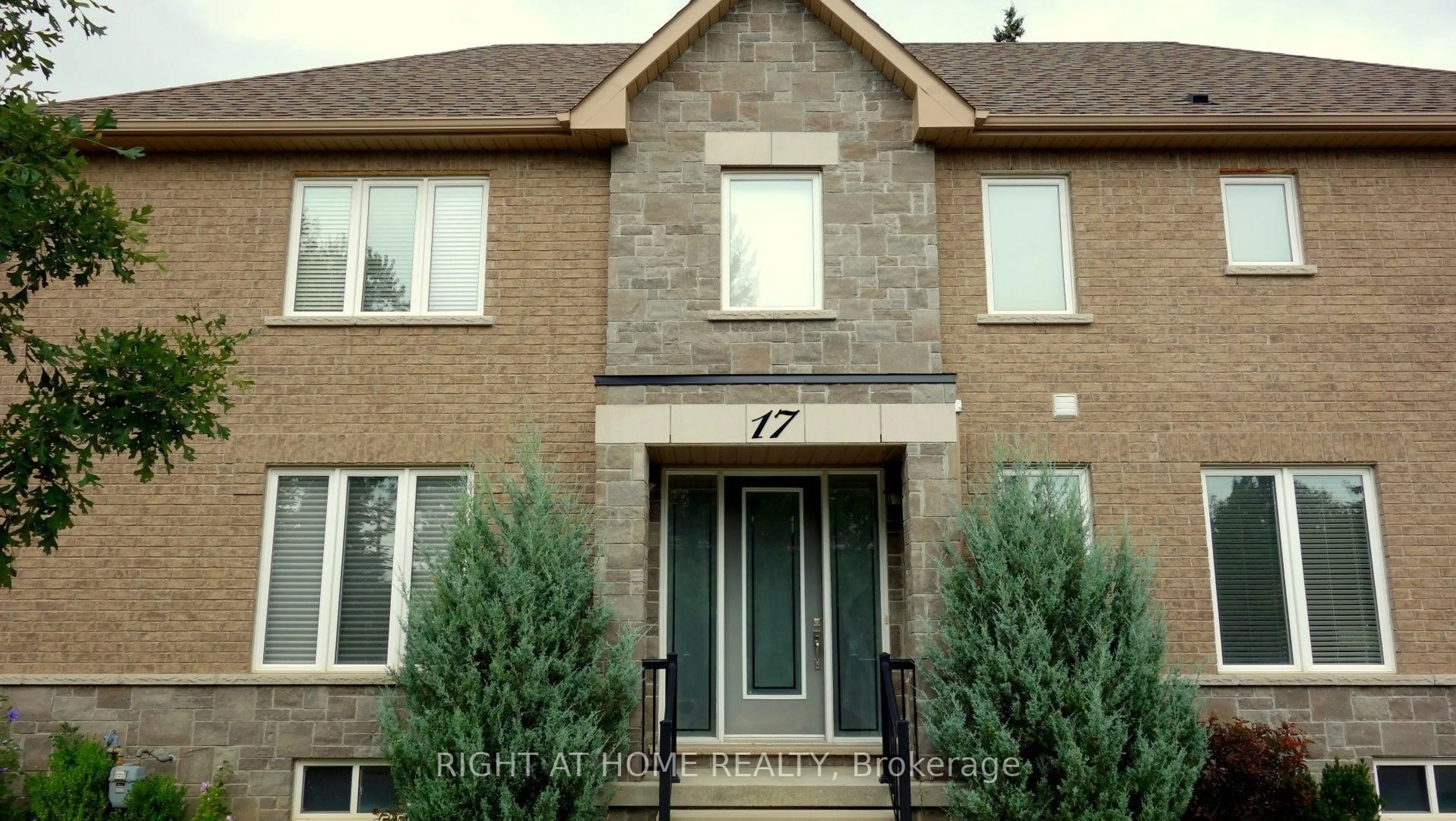 Home with brick exterior material, street for 17 Bond Cres, Richmond Hill Ontario L4E 3K2