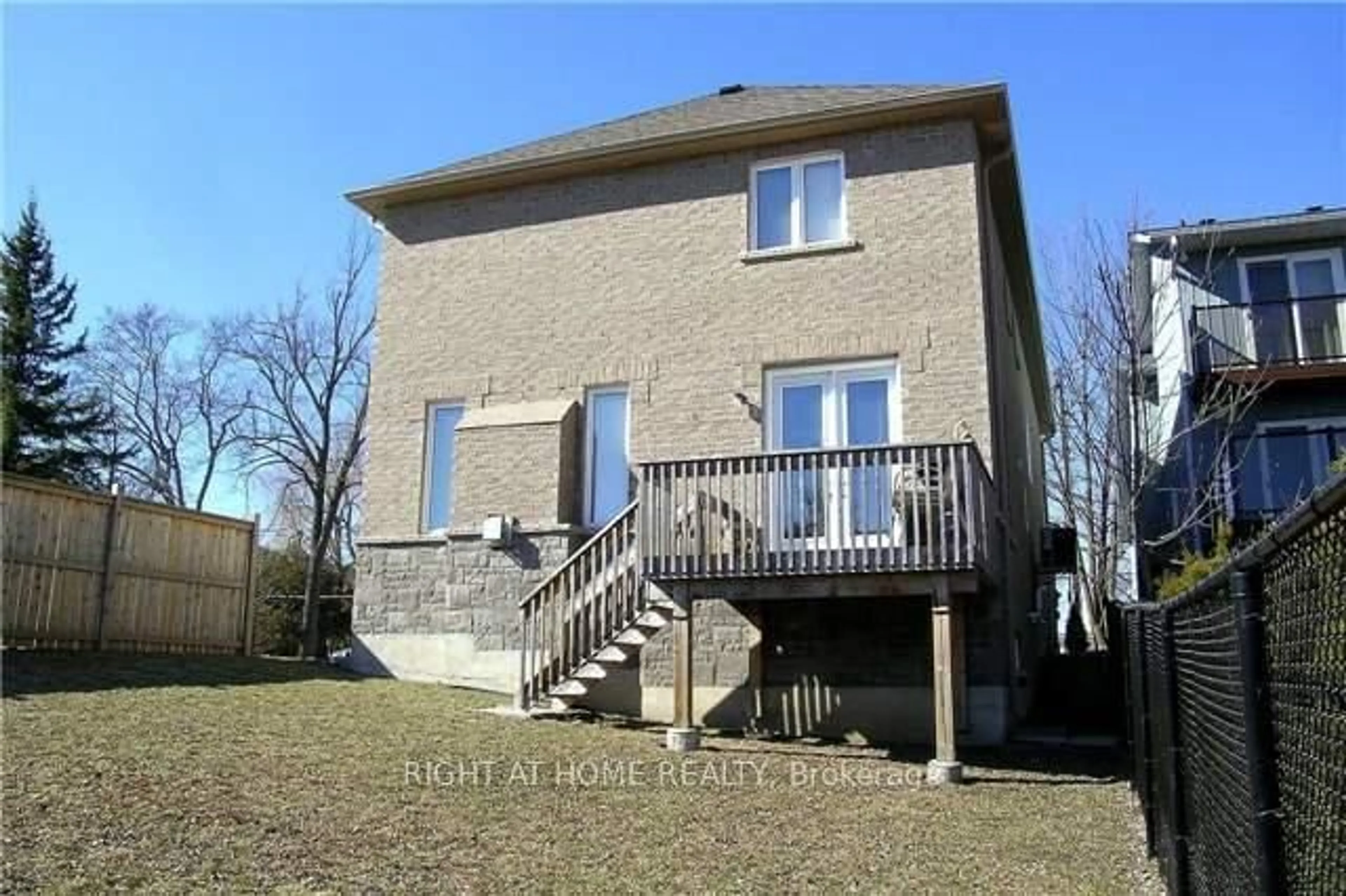 Home with brick exterior material, building for 17 Bond Cres, Richmond Hill Ontario L4E 3K2