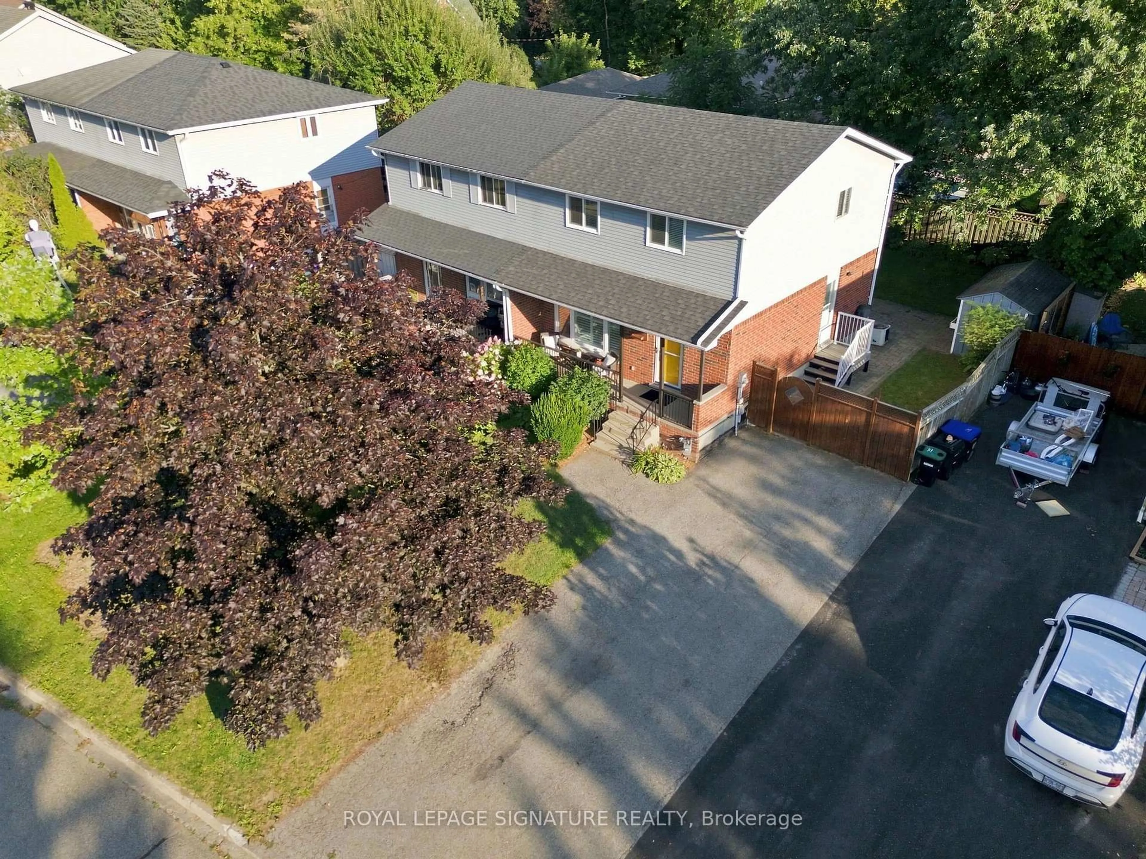 A pic from outside/outdoor area/front of a property/back of a property/a pic from drone, street for 13 Smyth Cres, New Tecumseth Ontario L0G 1A0