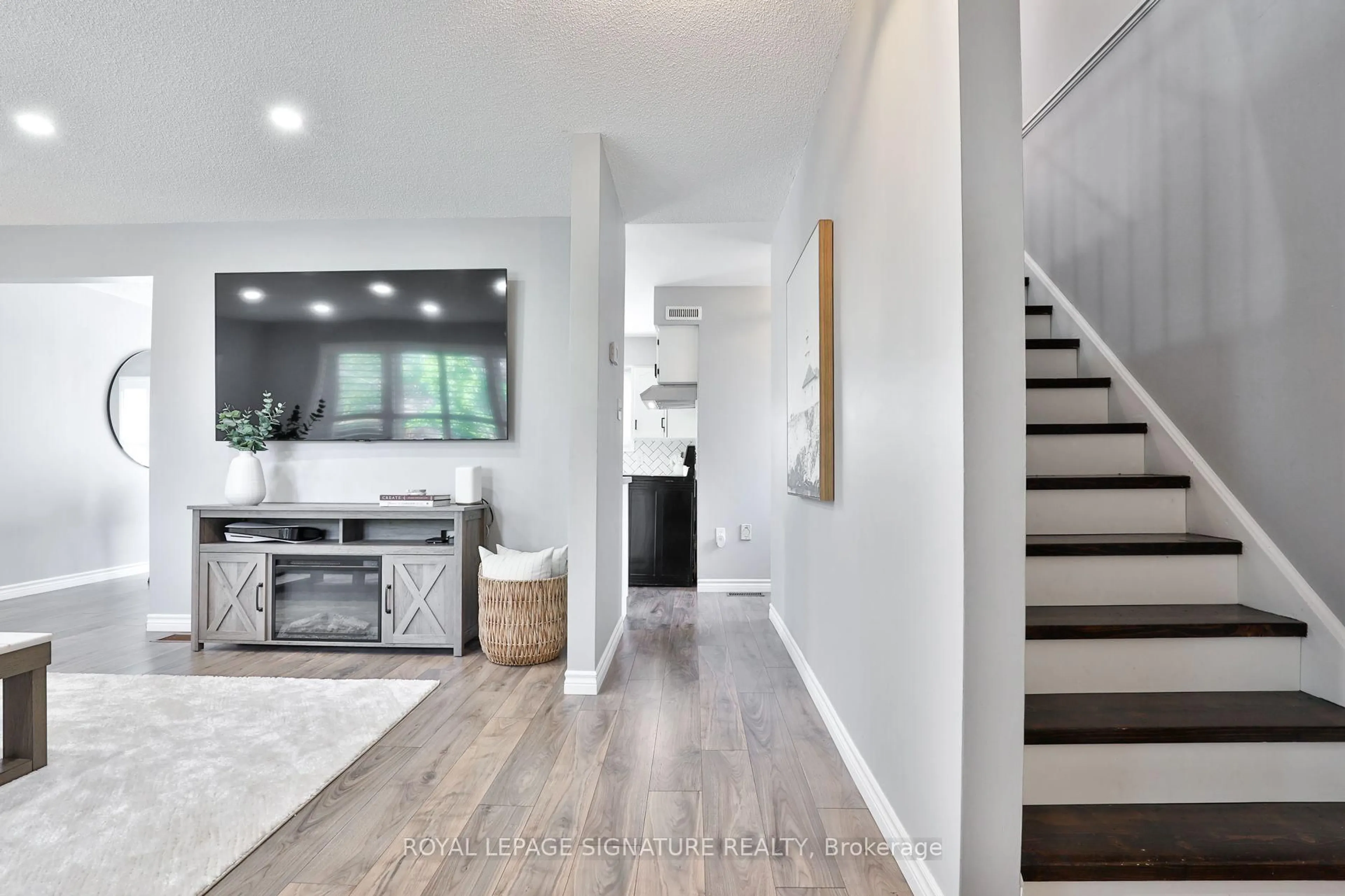 Open concept kitchen, unknown for 13 Smyth Cres, New Tecumseth Ontario L0G 1A0