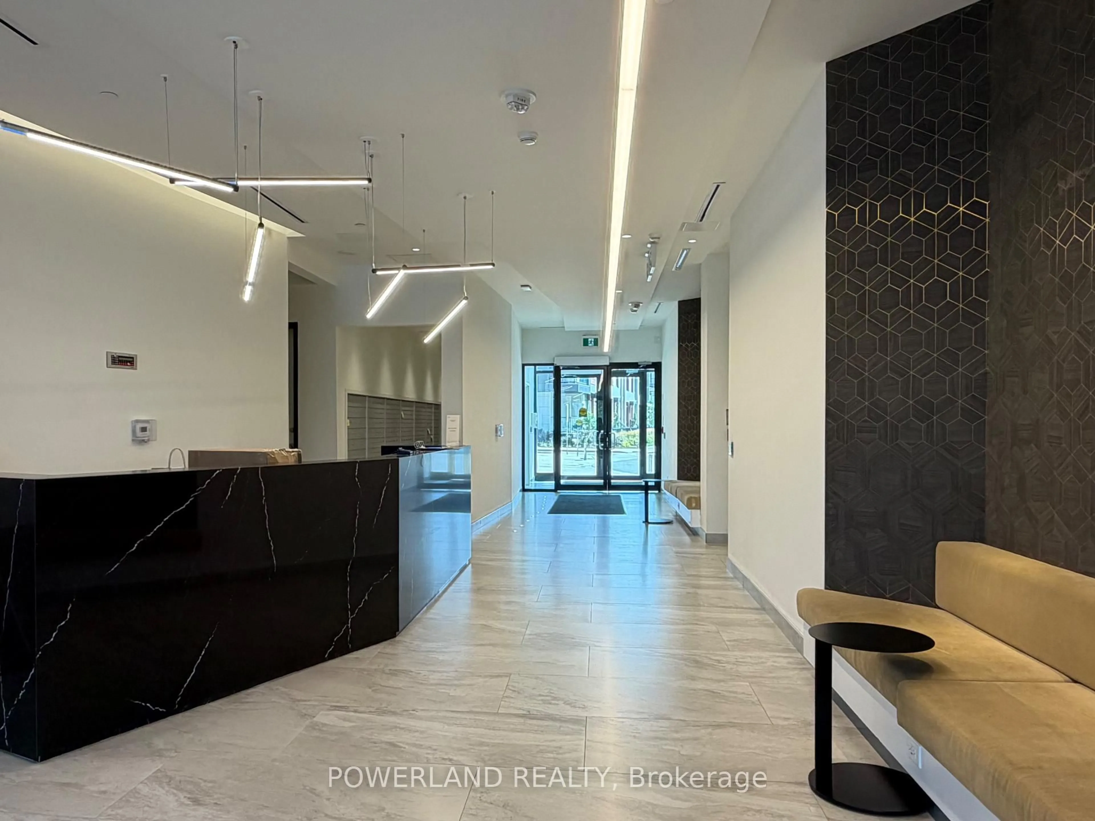 Indoor foyer for 2 David Eyer Rd #828, Richmond Hill Ontario L4S 0N6
