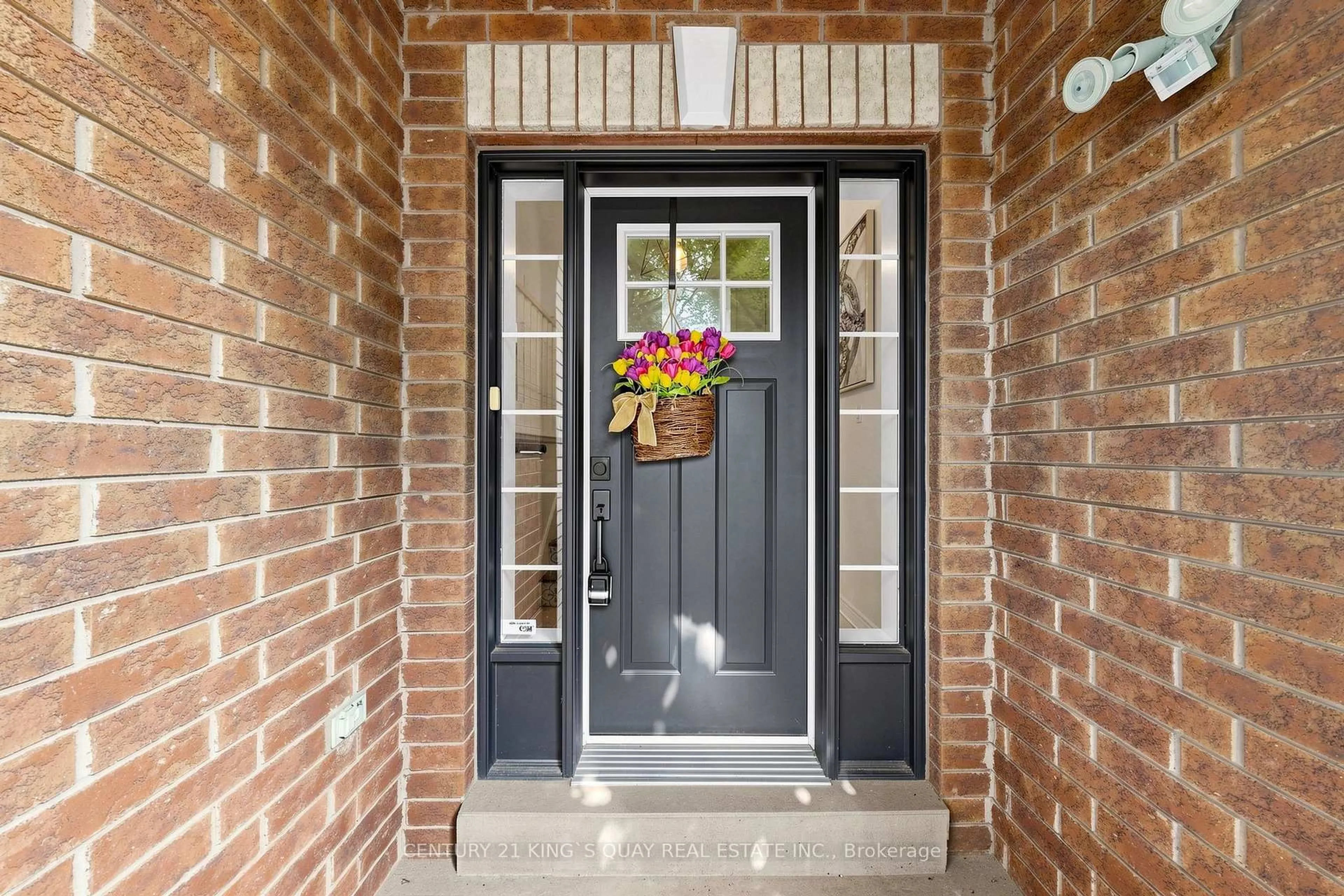 Indoor entryway for 20 Kerfoot Cres, Georgina Ontario L4P 4C1