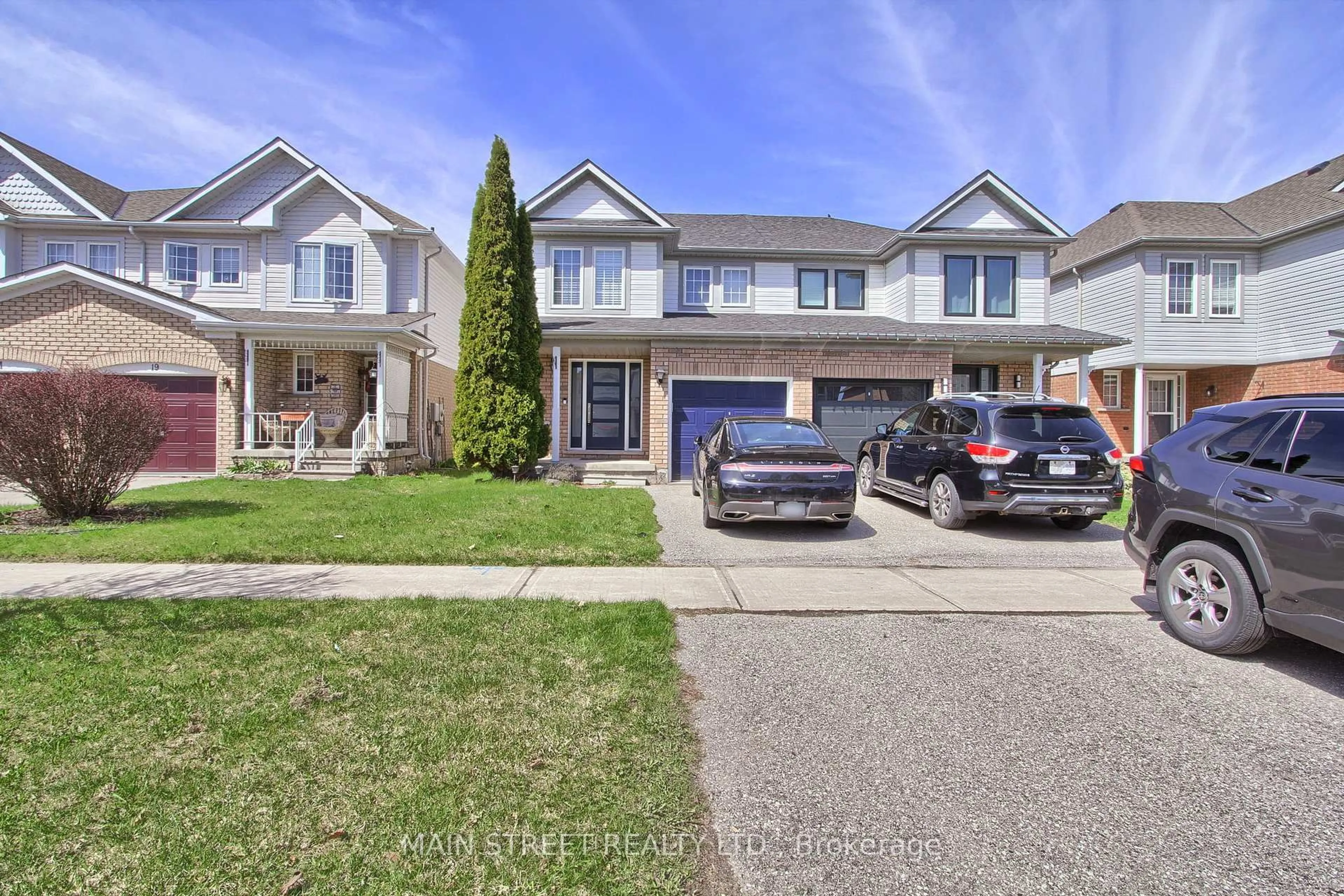 A pic from outside/outdoor area/front of a property/back of a property/a pic from drone, street for 17 Hirst Ave, Georgina Ontario L4P 4E6