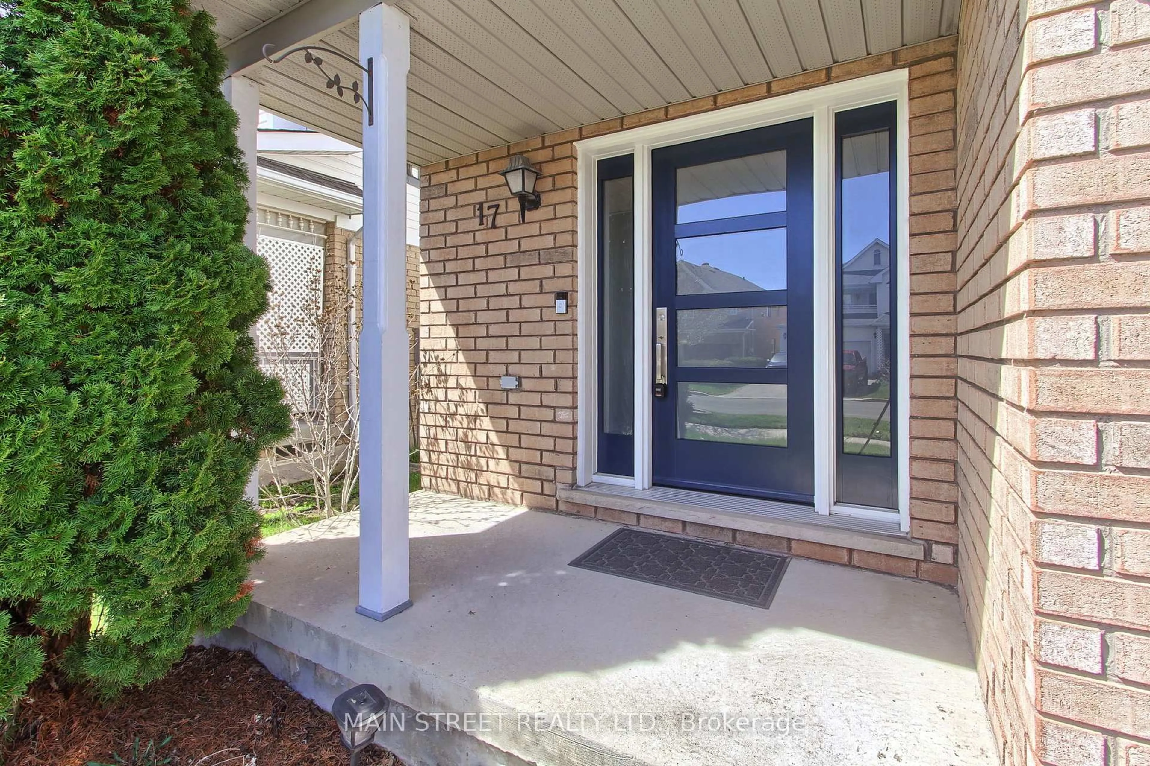 Indoor entryway for 17 Hirst Ave, Georgina Ontario L4P 4E6