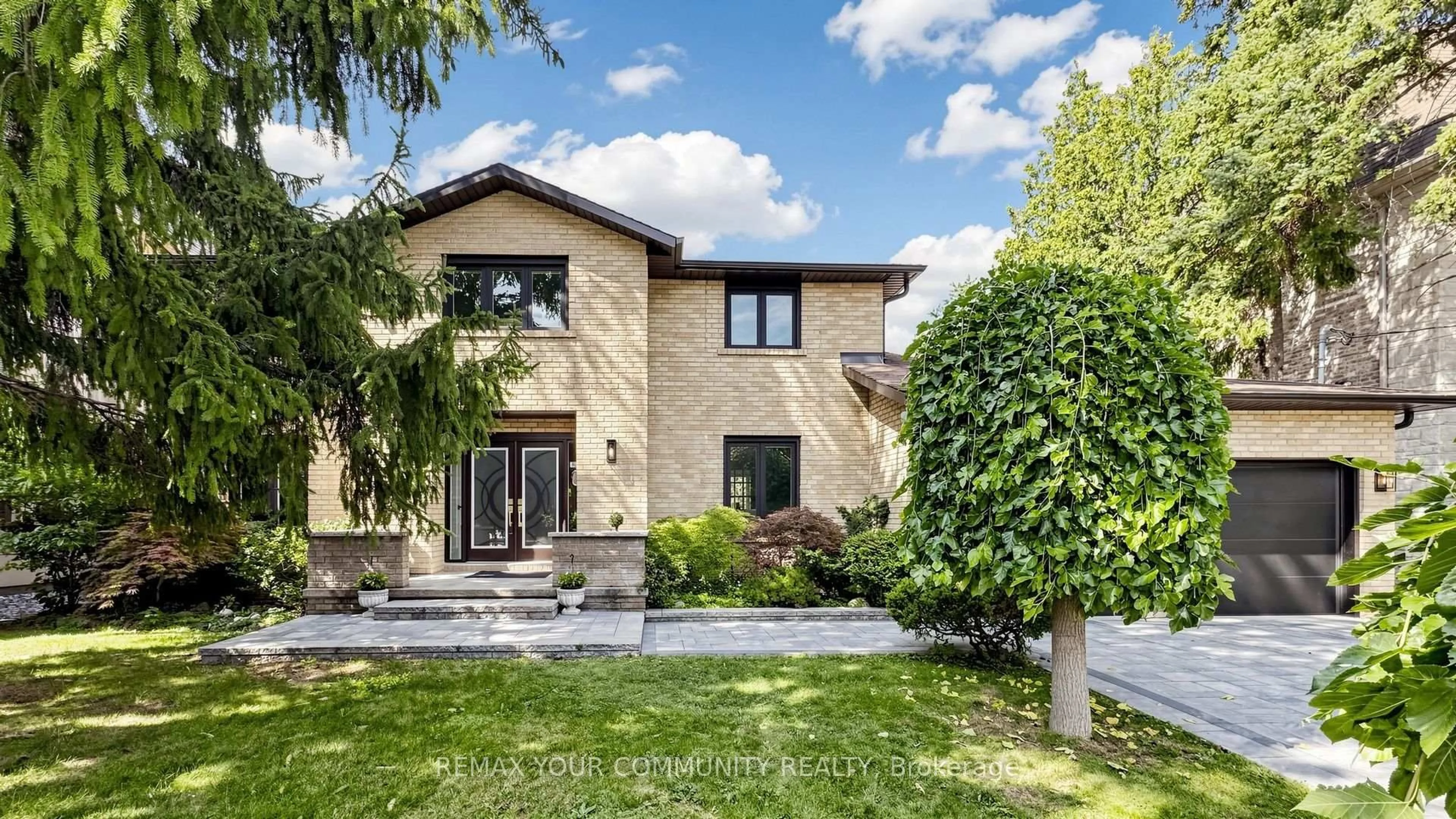 Home with brick exterior material, street for 170 Garden Ave, Richmond Hill Ontario L4C 6M2