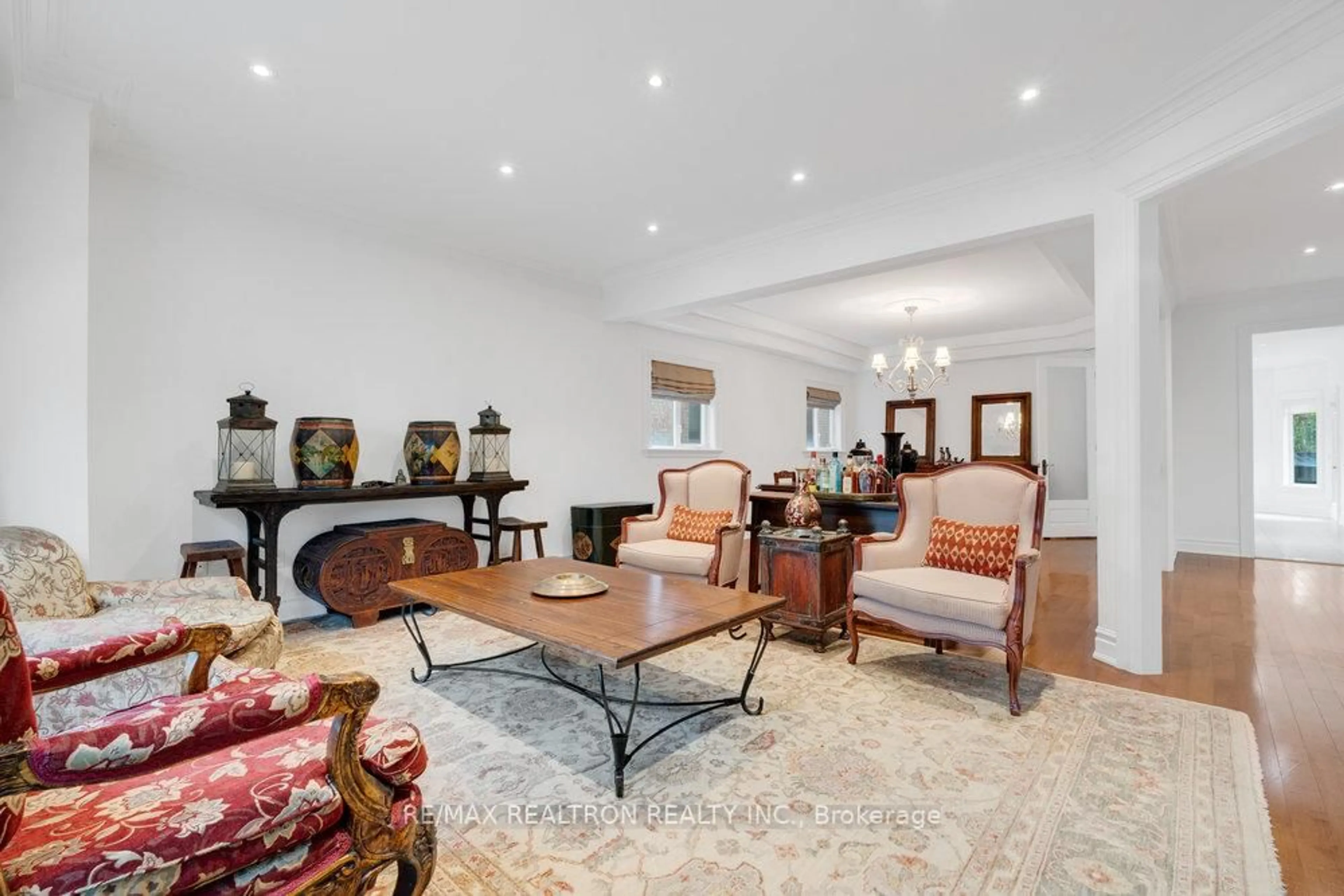 Living room with furniture, unknown for 93 Oak Ave, Richmond Hill Ontario L4C 6R6