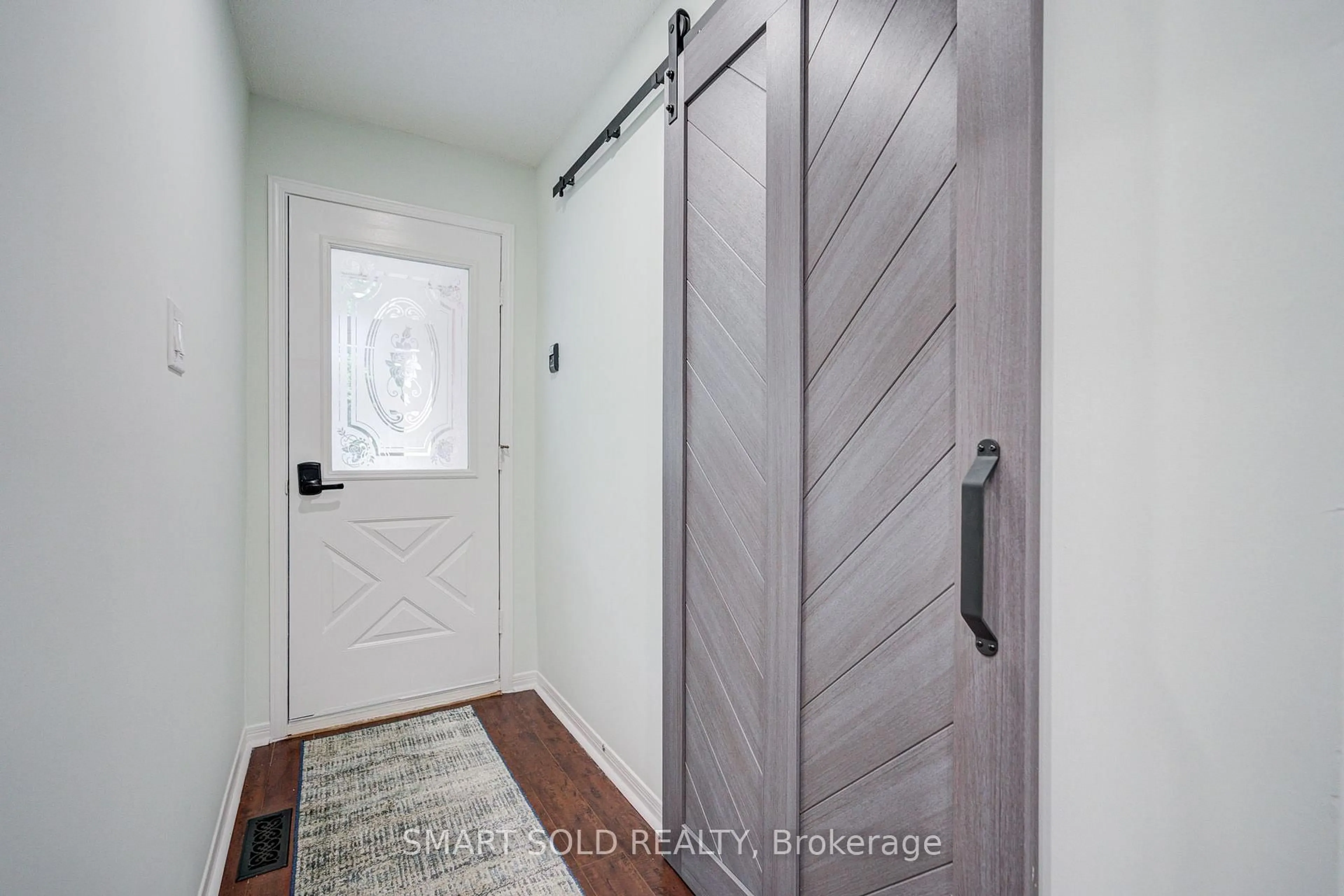 Indoor entryway for 24 Snider Dr, Markham Ontario L3P 6Y5