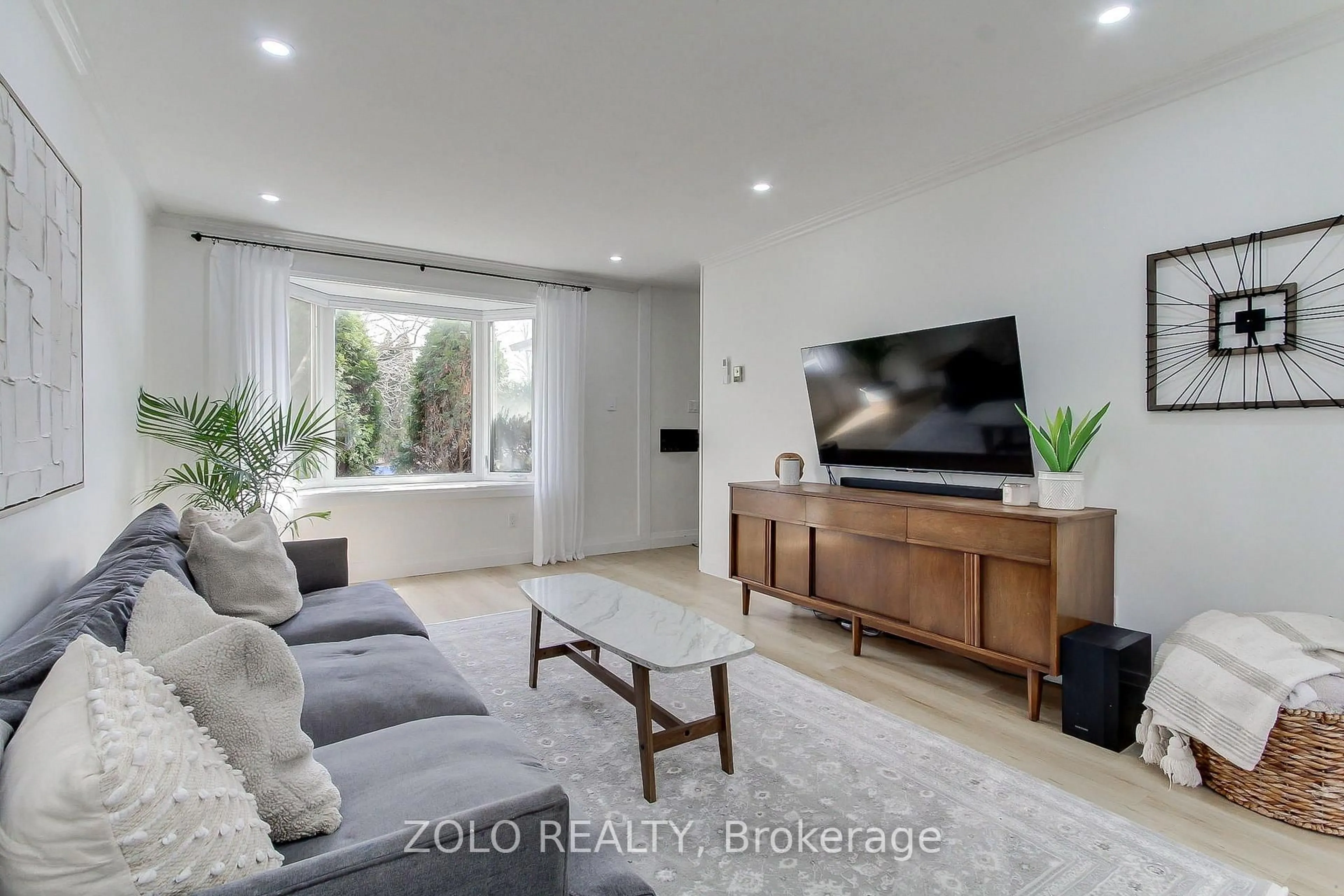 Living room with furniture, unknown for 388 Terry Dr, Newmarket Ontario L3Y 5E7