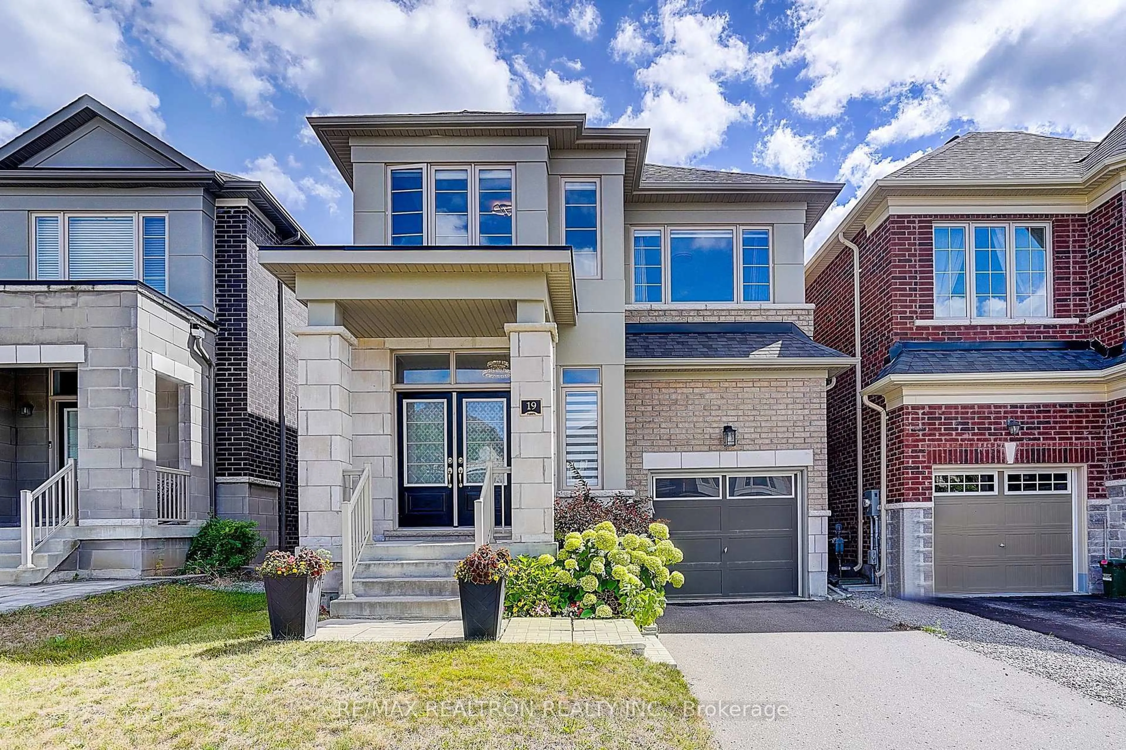 Home with brick exterior material, street for 19 Falconridge Terr, East Gwillimbury Ontario L0G 1V0