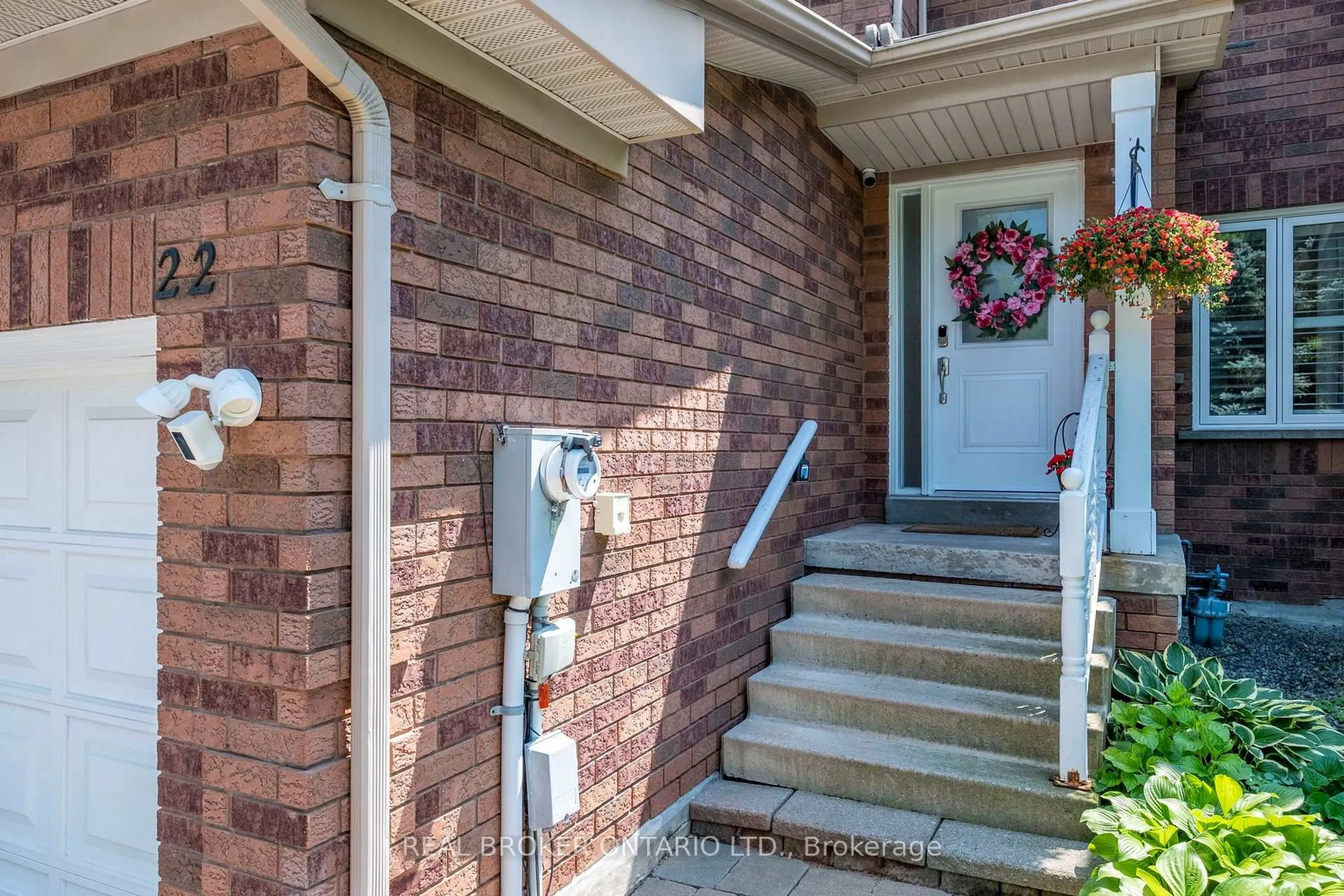 Indoor entryway for 22 October Lane, Aurora Ontario L4G 6Y1