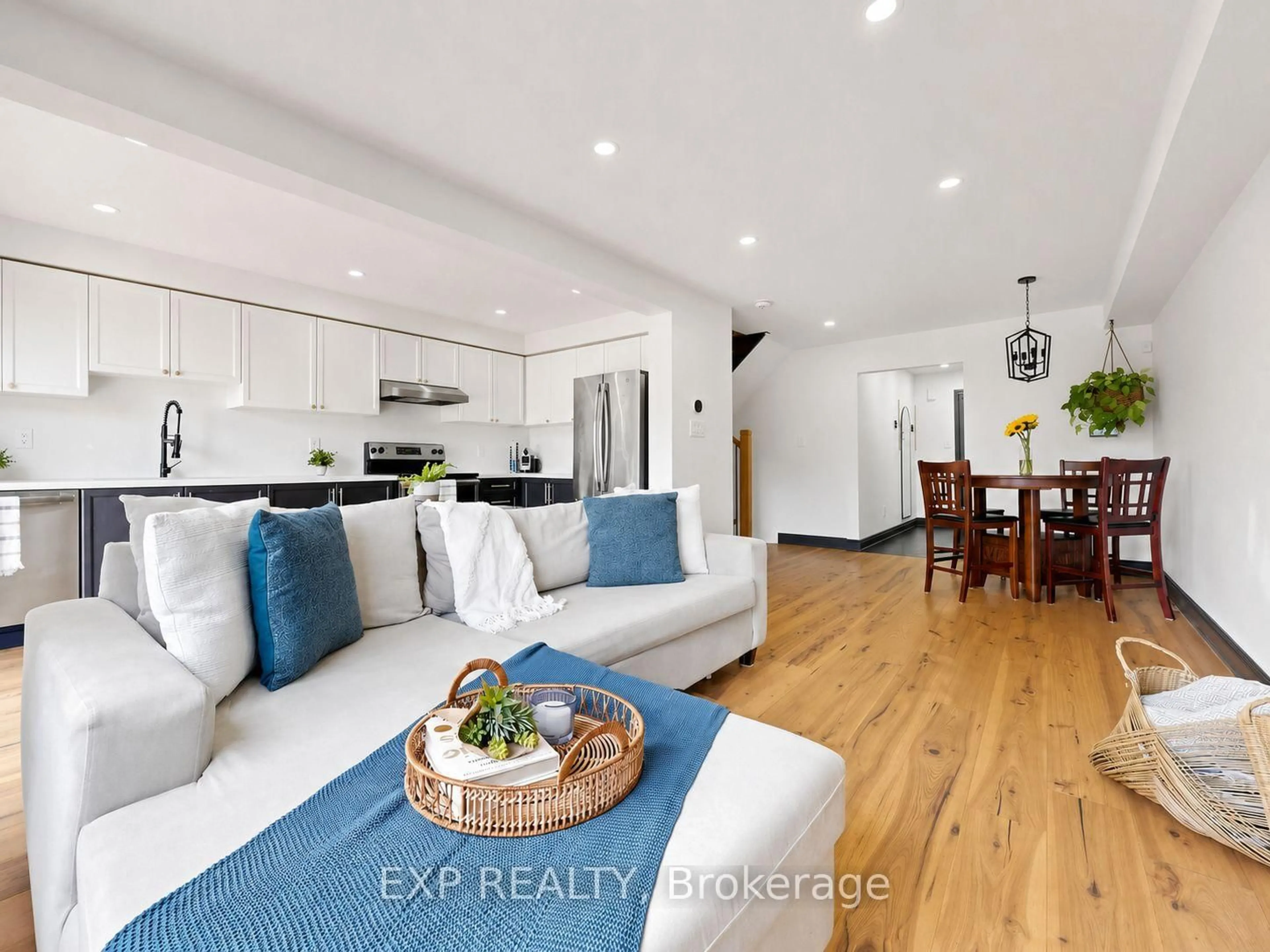 Open concept kitchen, wood/laminate floor for 101 Mccurdy Dr, New Tecumseth Ontario L0G 1W0