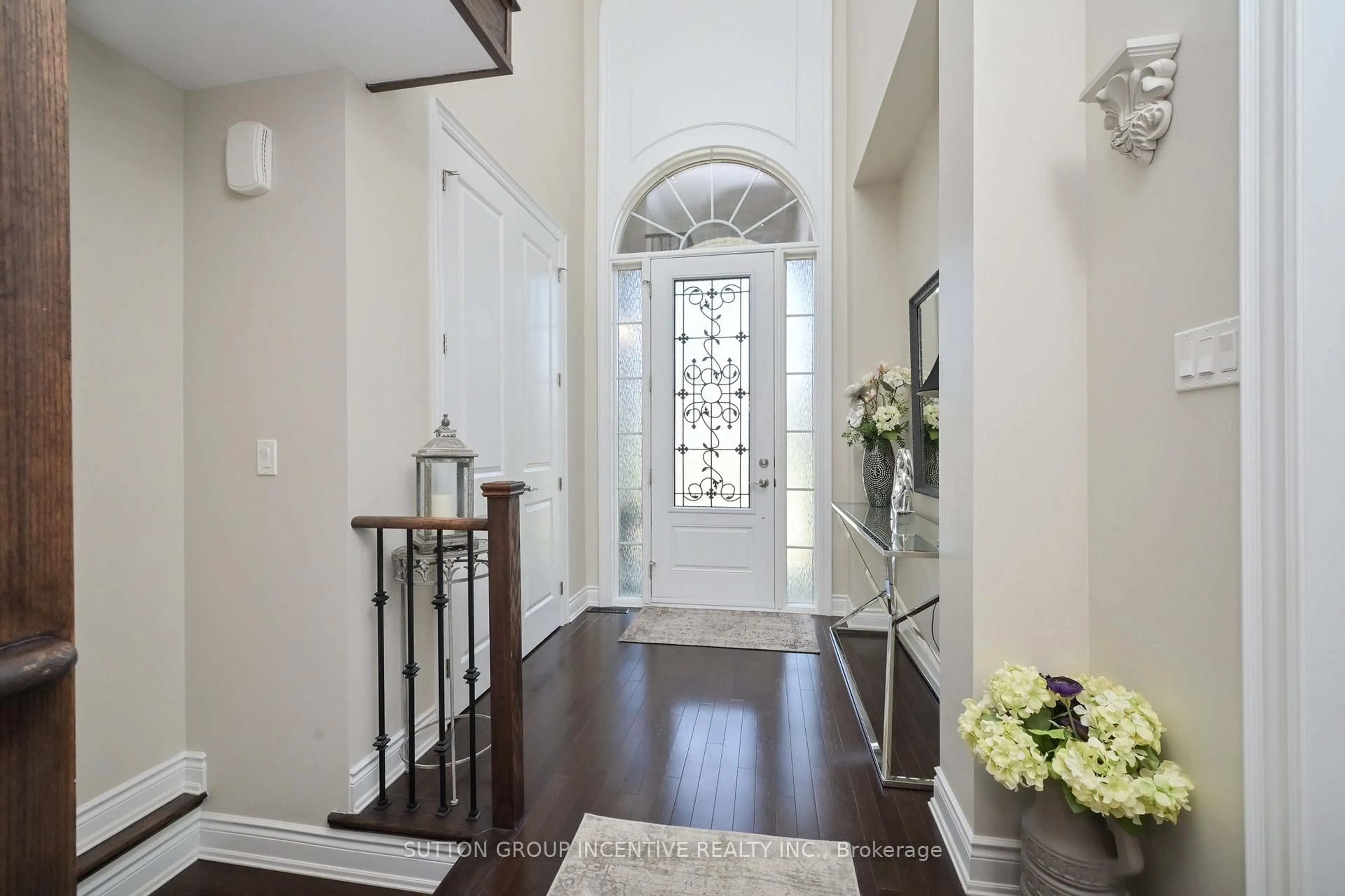Indoor entryway for 4 Westmount Dr, New Tecumseth Ontario L9R 0P5