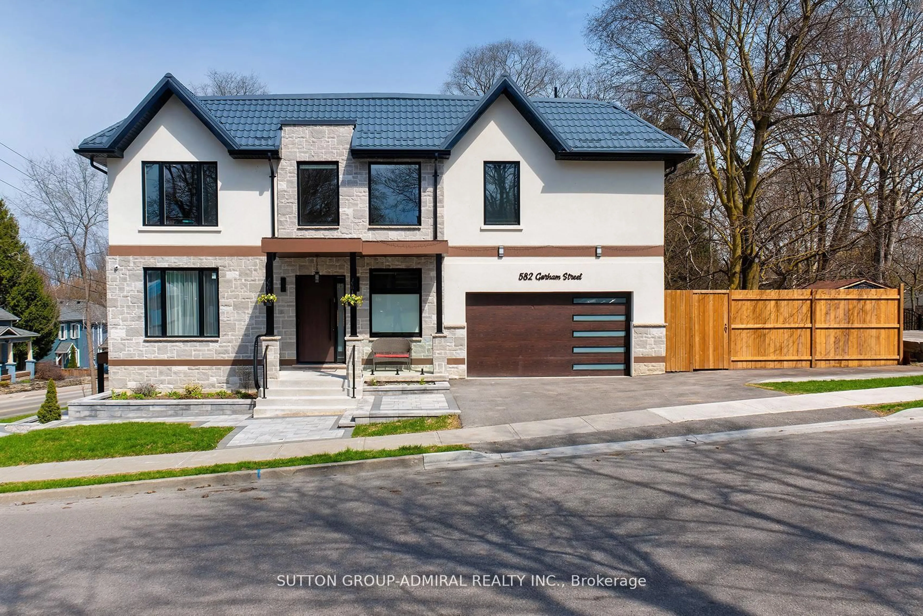 Home with brick exterior material, street for 582 Gorham St, Newmarket Ontario L3Y 1L3