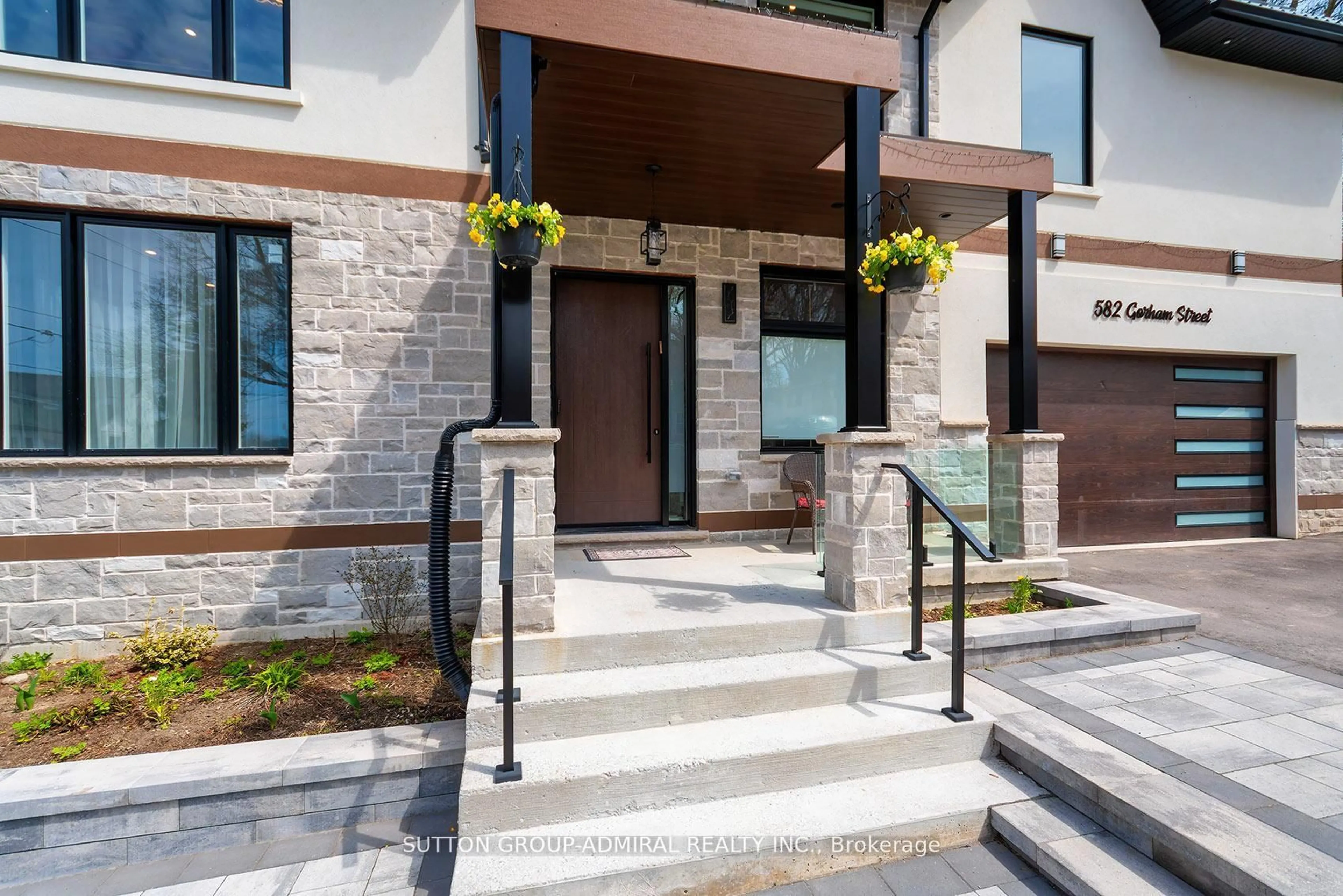 Unknown for 582 Gorham St, Newmarket Ontario L3Y 1L3
