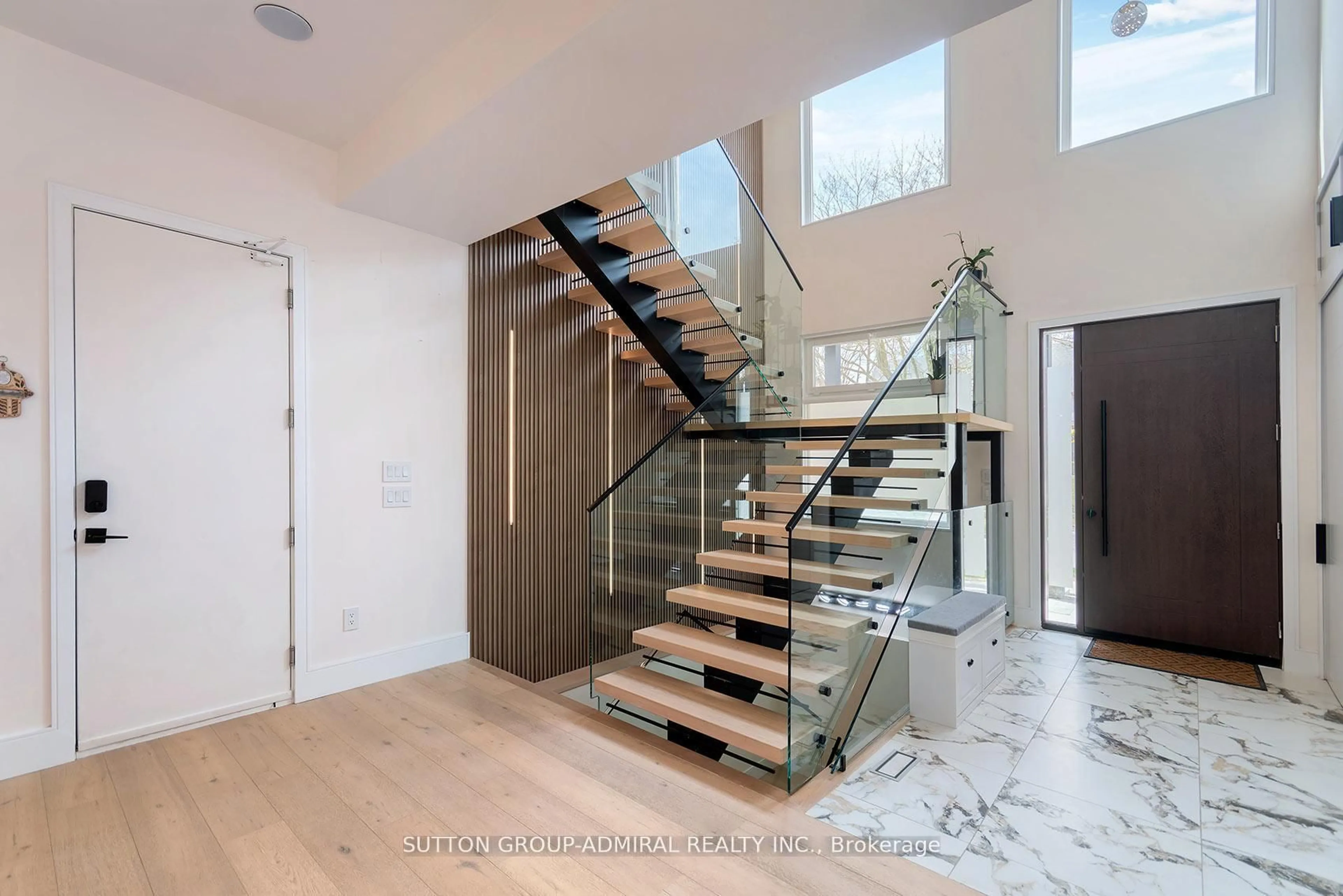 Stairs for 582 Gorham St, Newmarket Ontario L3Y 1L3
