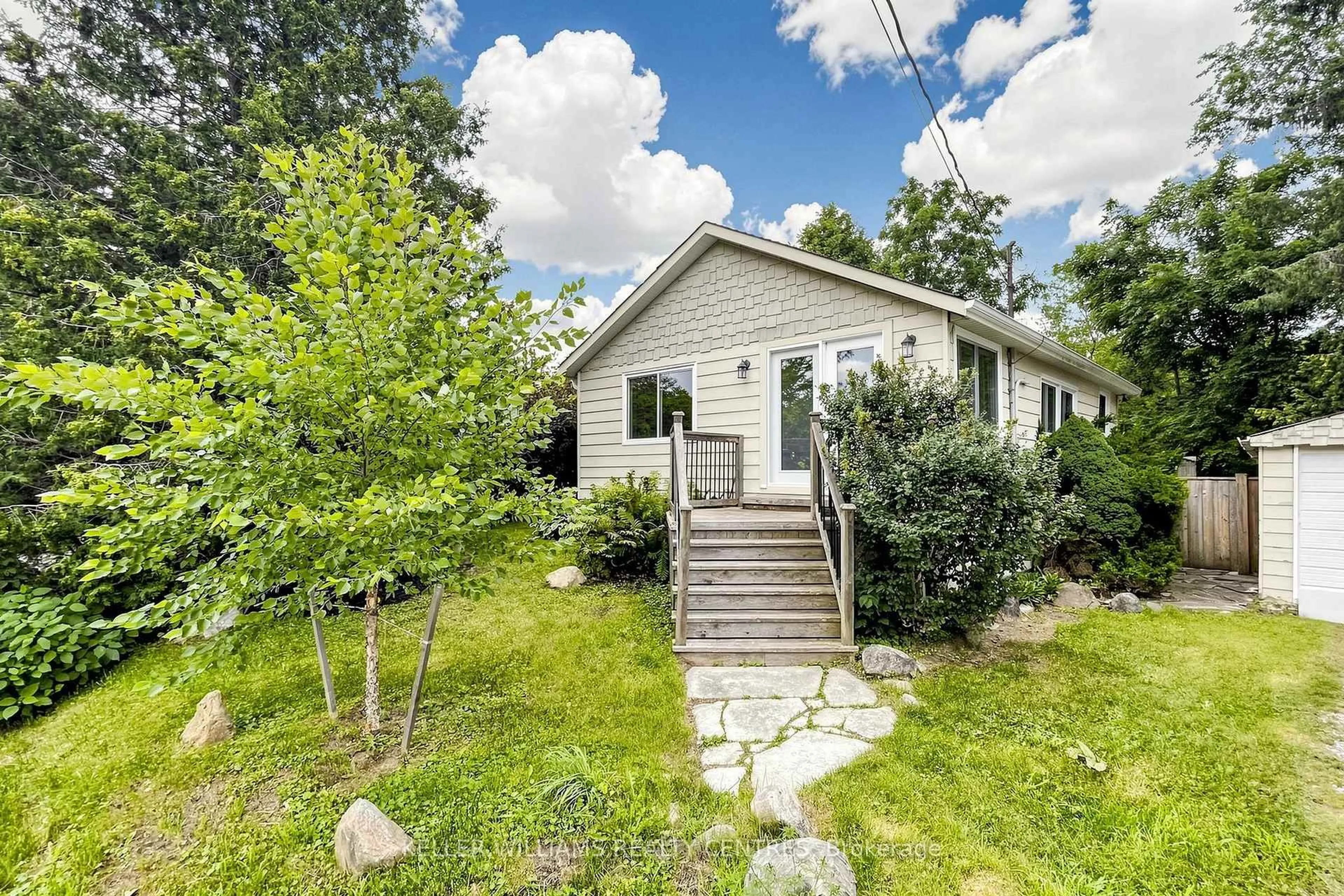 Unknown for 9 Maple Grove St, Whitchurch-Stouffville Ontario L4A 2X6