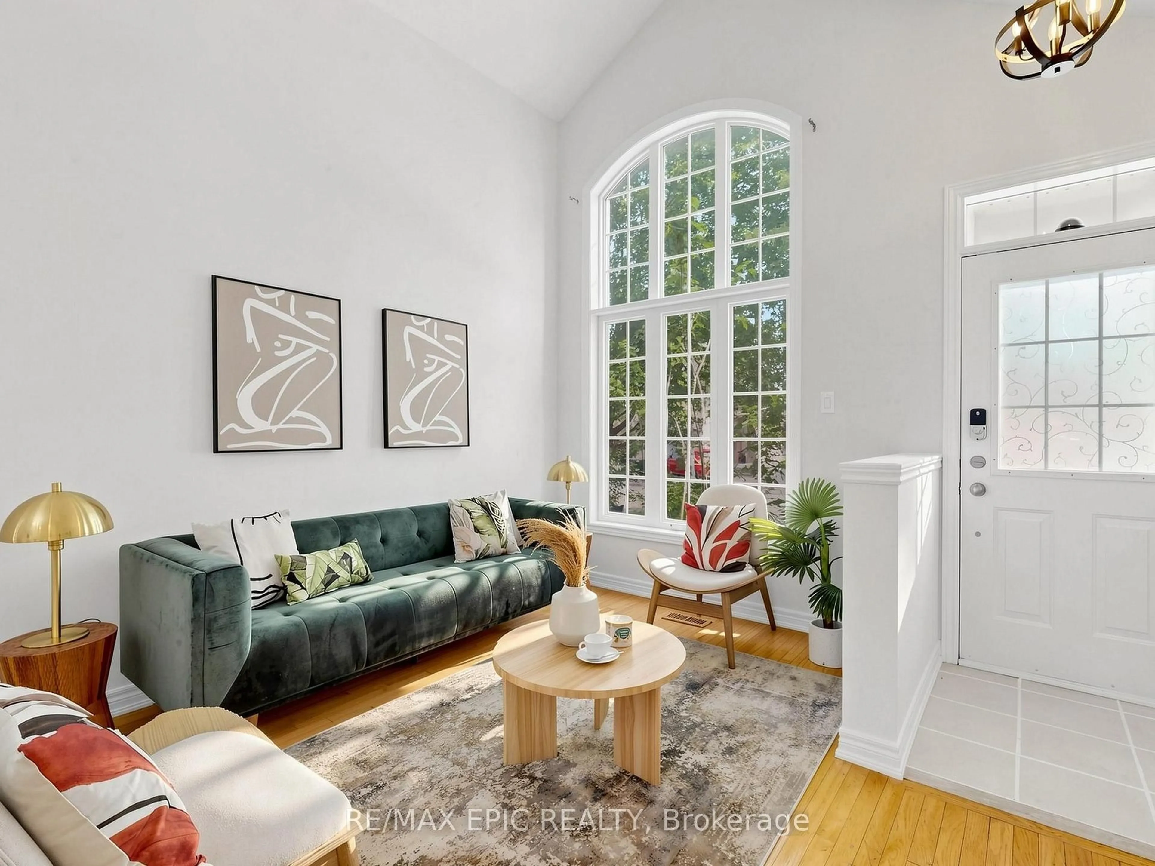 Living room with furniture, unknown for 74 Dewpoint Rd, Vaughan Ontario L4J 9E1
