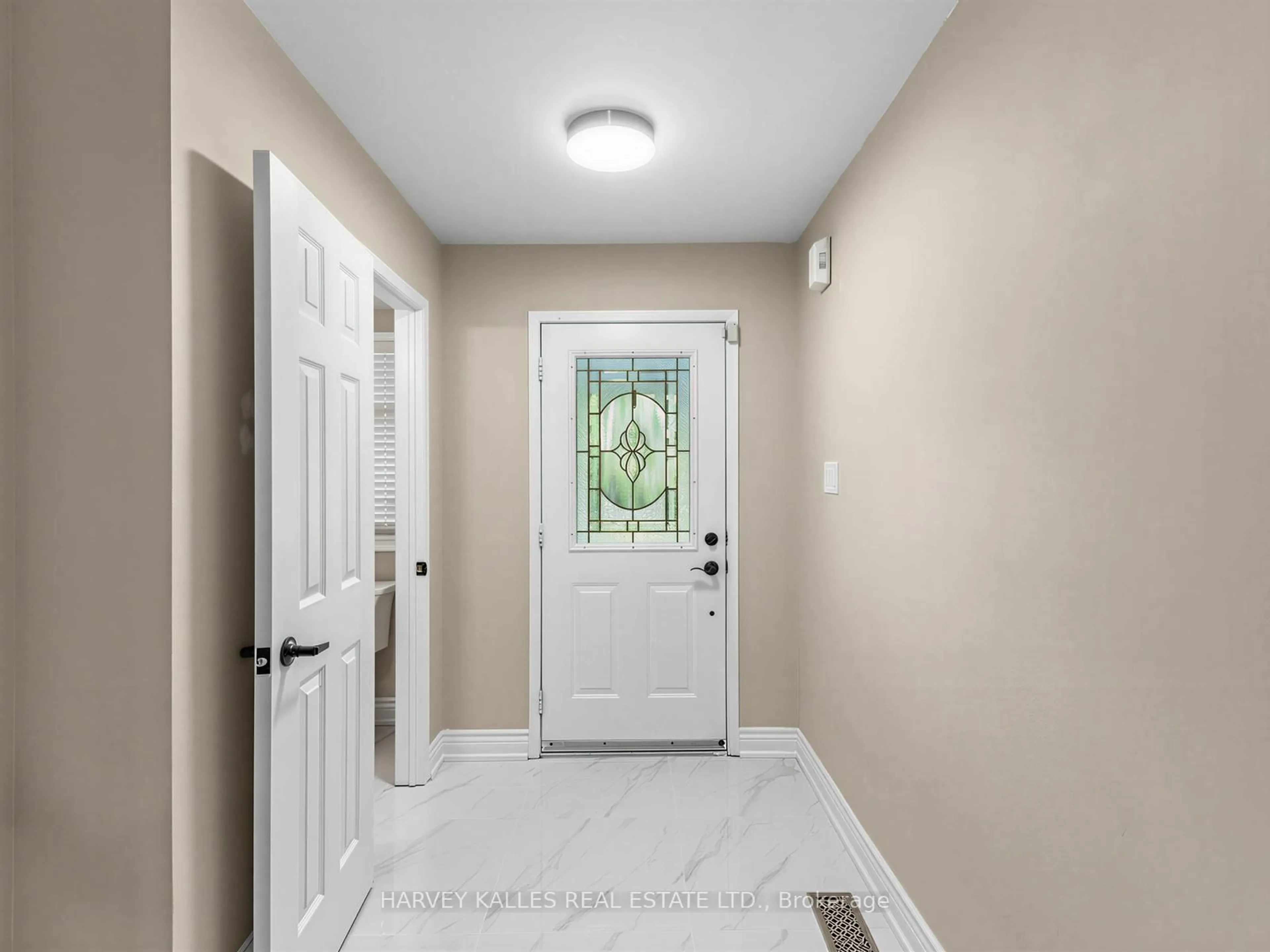 Indoor entryway for 40 Blackthorn Dr, Vaughan Ontario L6A 3N5