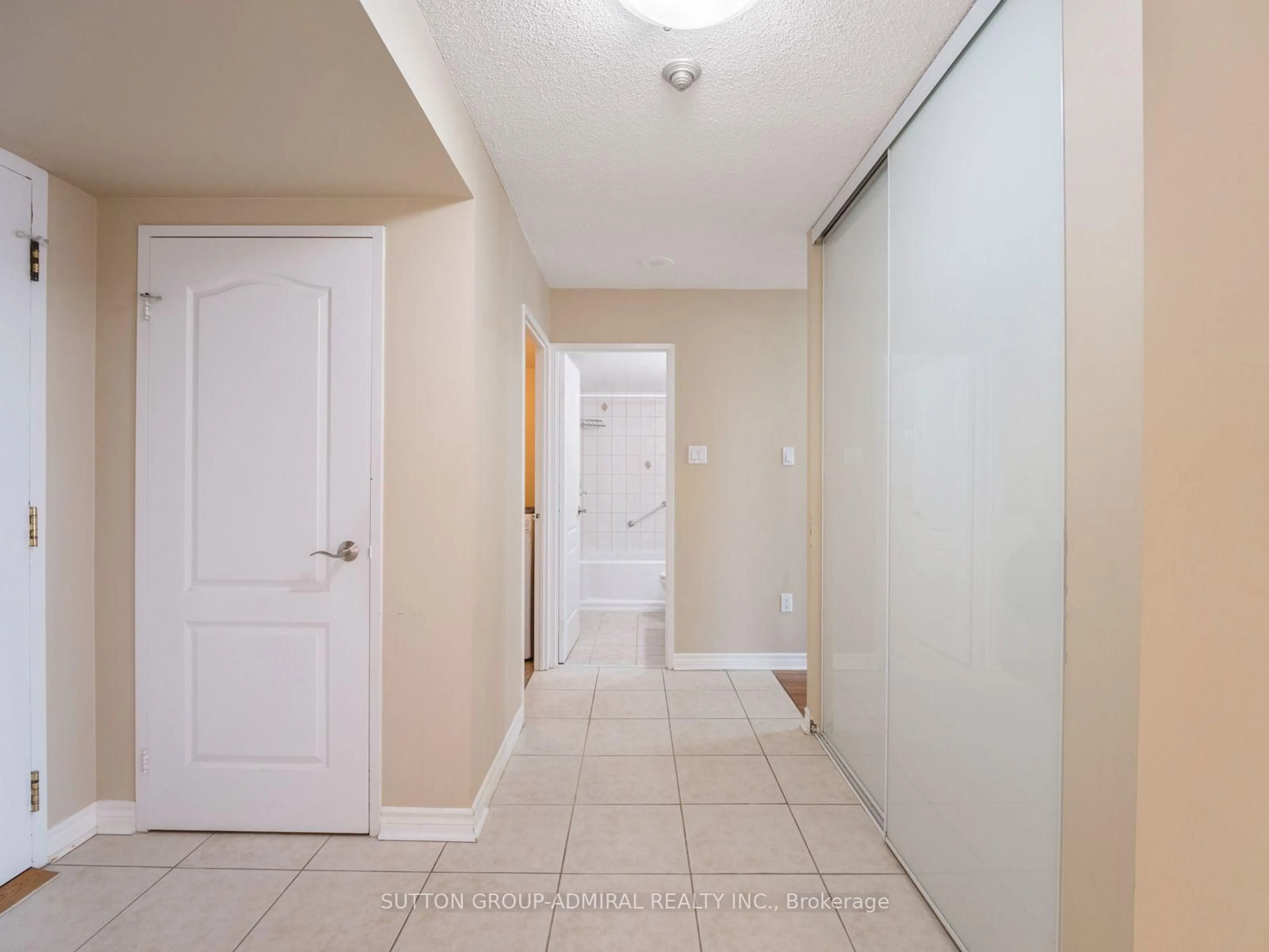 Indoor entryway for 7420 Bathurst St #1012, Vaughan Ontario L4J 6X4