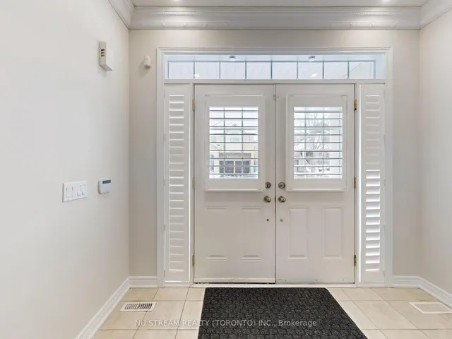 224 Aspenwood Dr, Newmarket 2