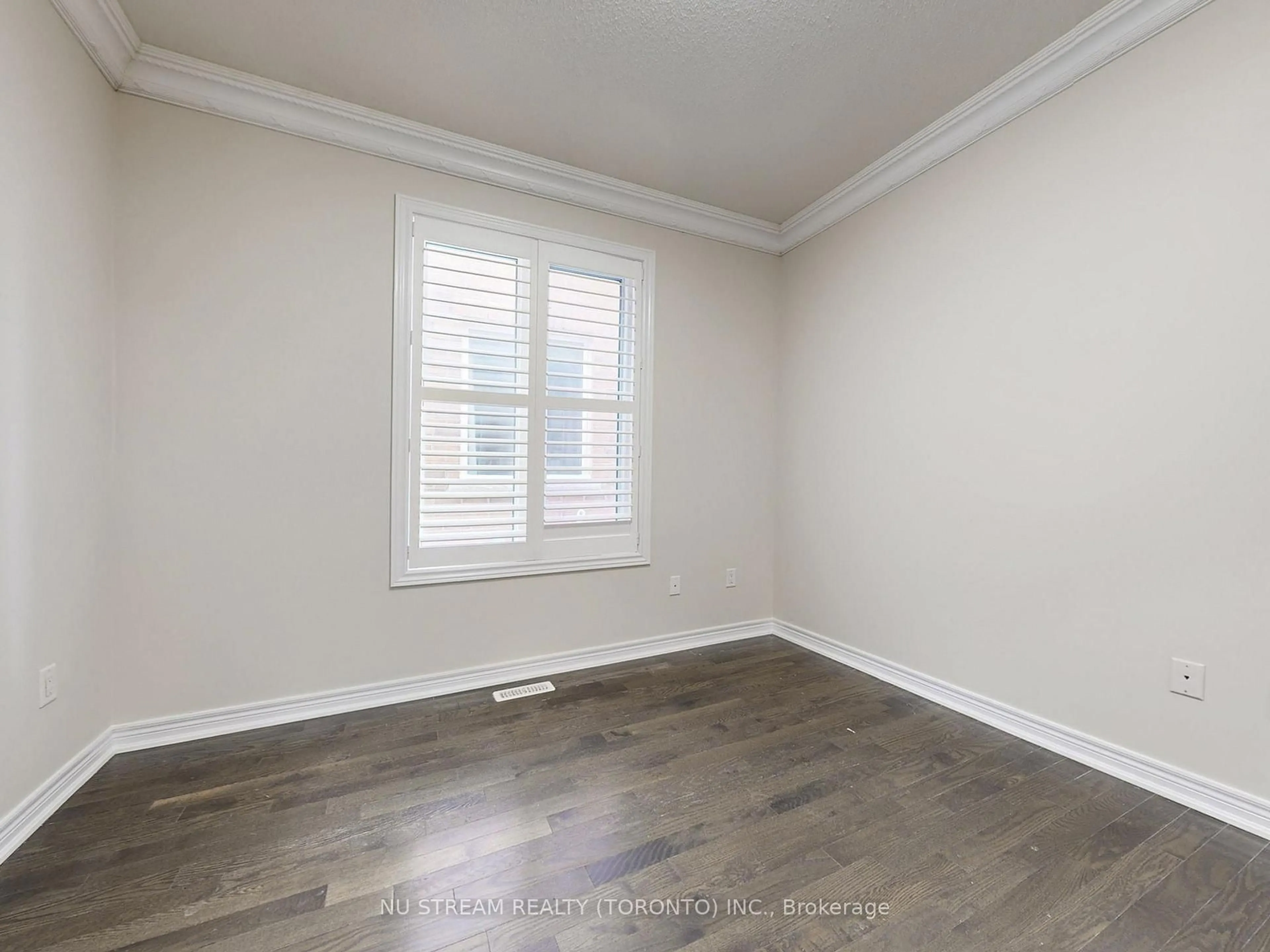 A pic of a room for 224 Aspenwood Dr, Newmarket Ontario L3X 3L1