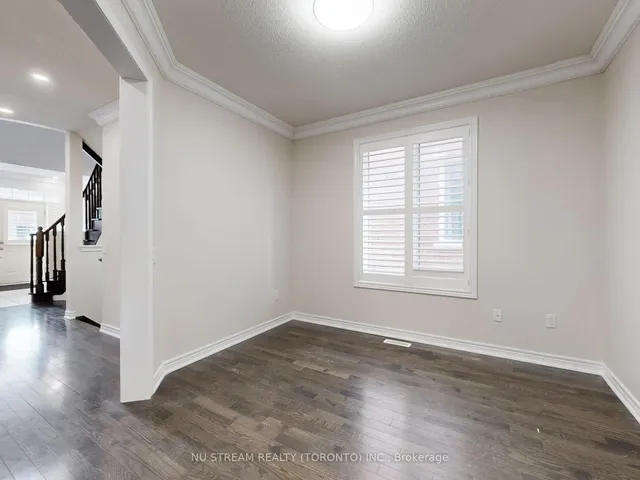 224 Aspenwood Dr, Newmarket 4