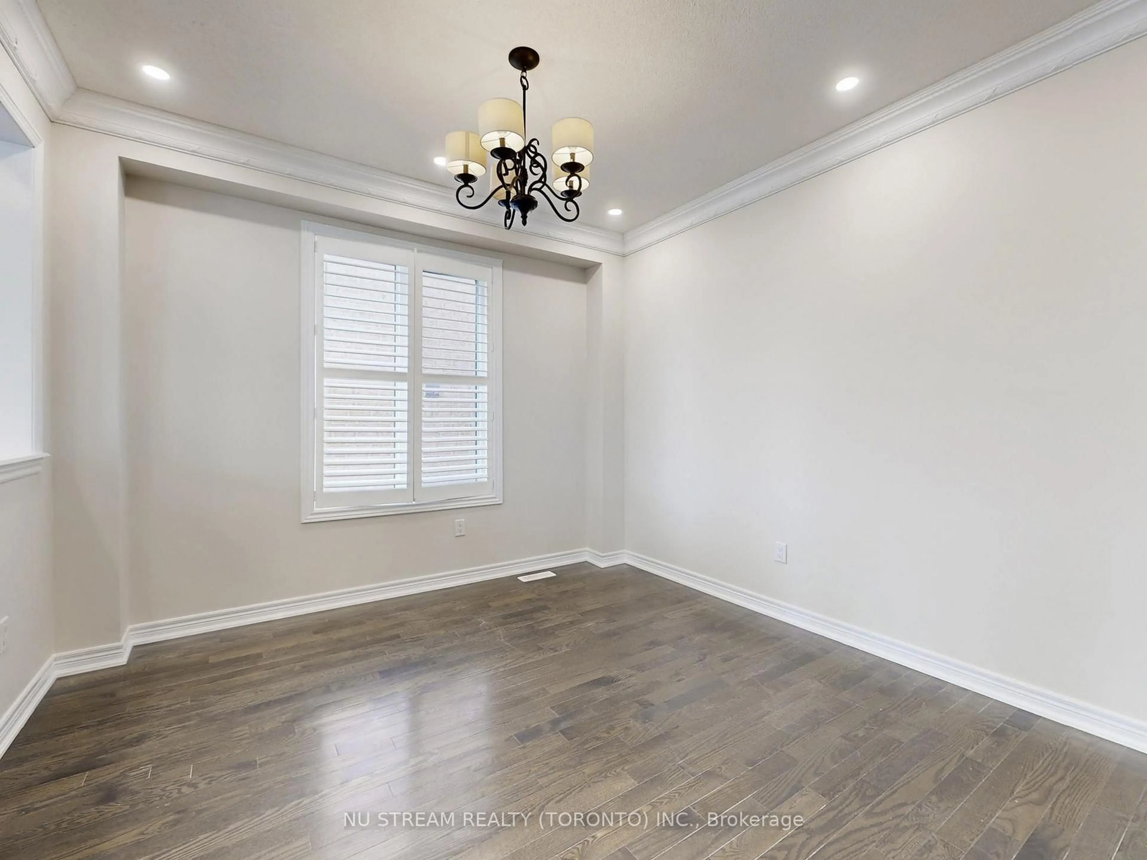 A pic of a room for 224 Aspenwood Dr, Newmarket Ontario L3X 3L1
