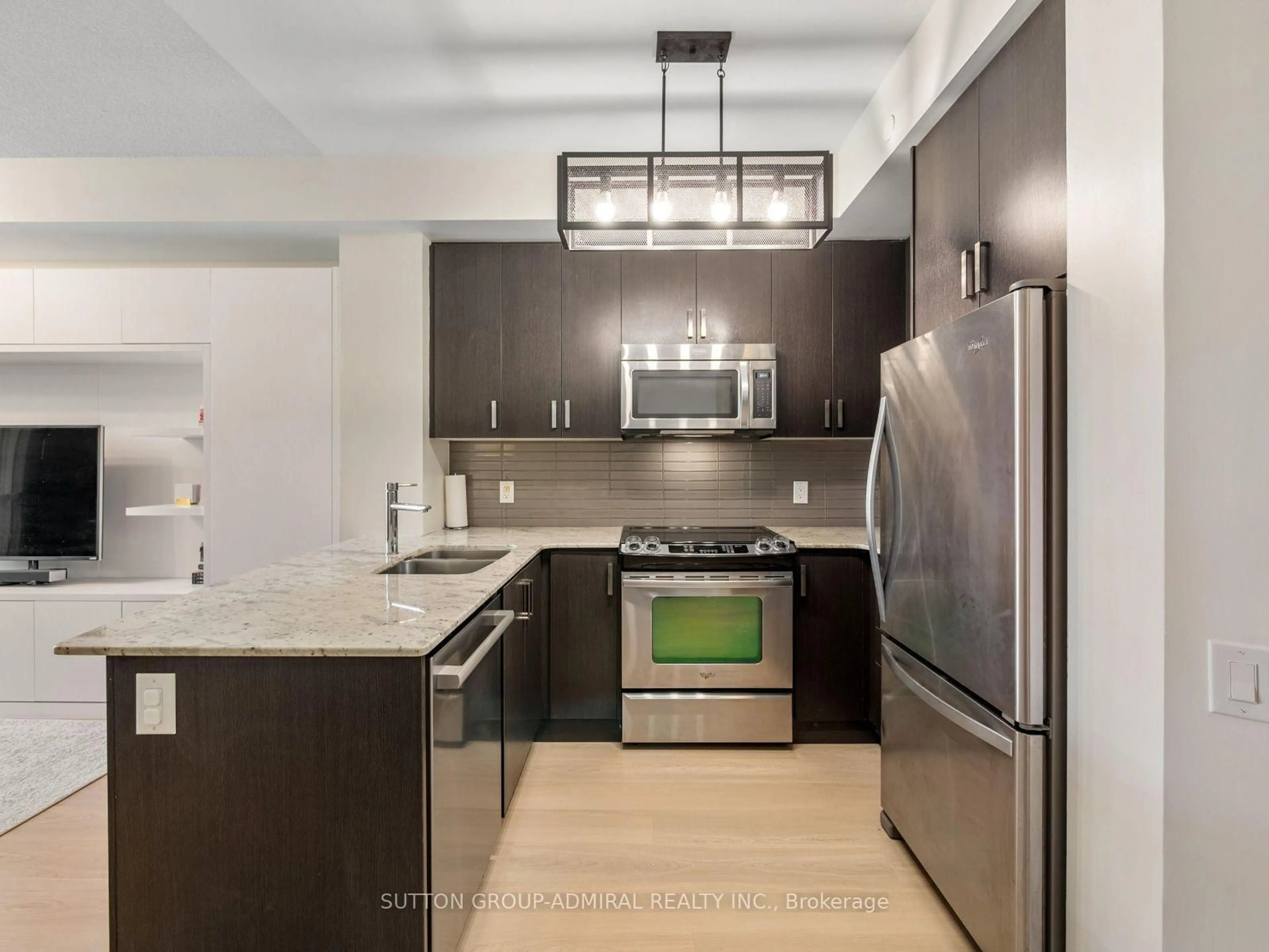 Standard kitchen, ceramic/tile floor for 7608 Yonge St #405, Vaughan Ontario L4J 0J5