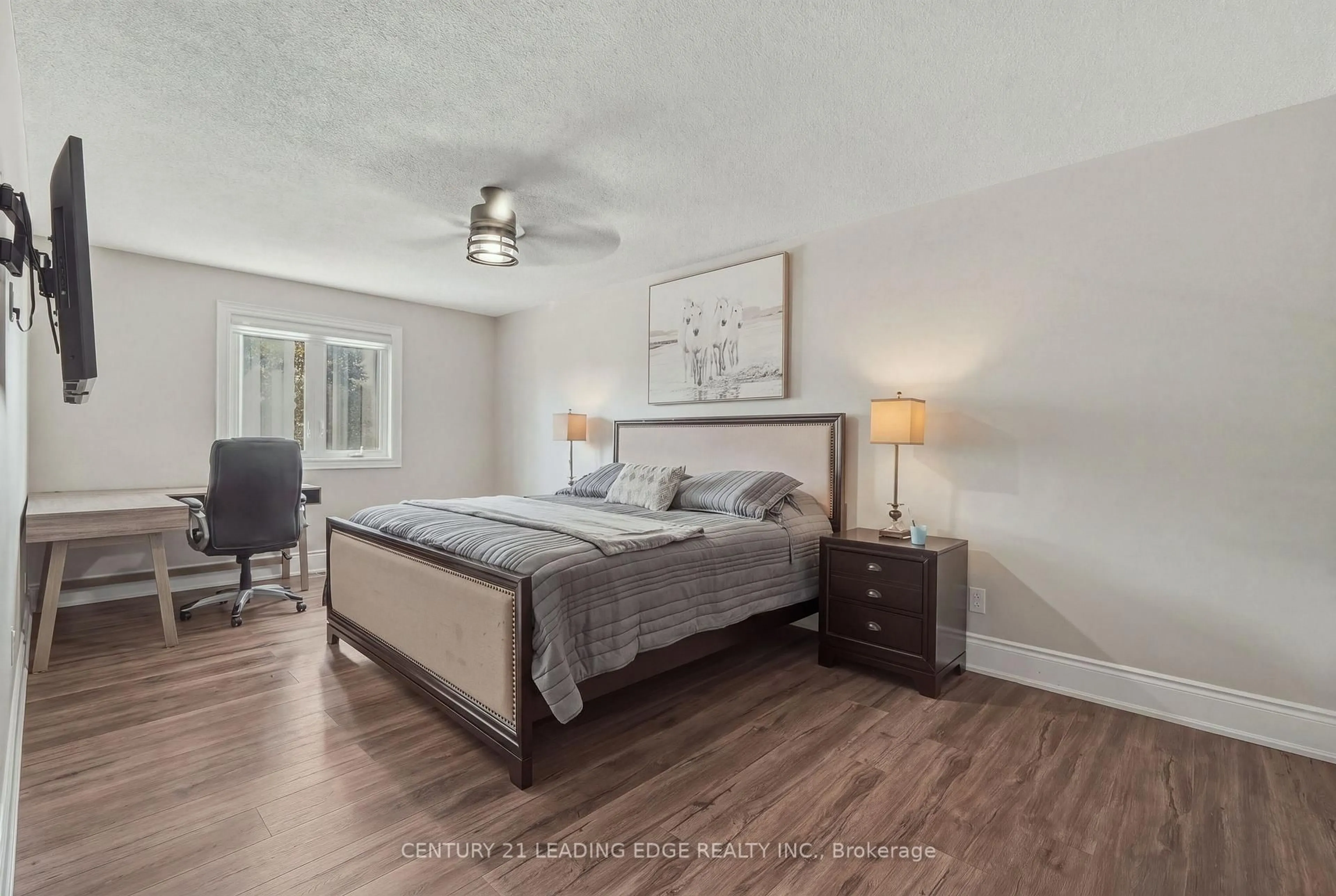 Bedroom with bed, wood/laminate floor for 1100 MACLEAN St, Innisfil Ontario L9S 1W1