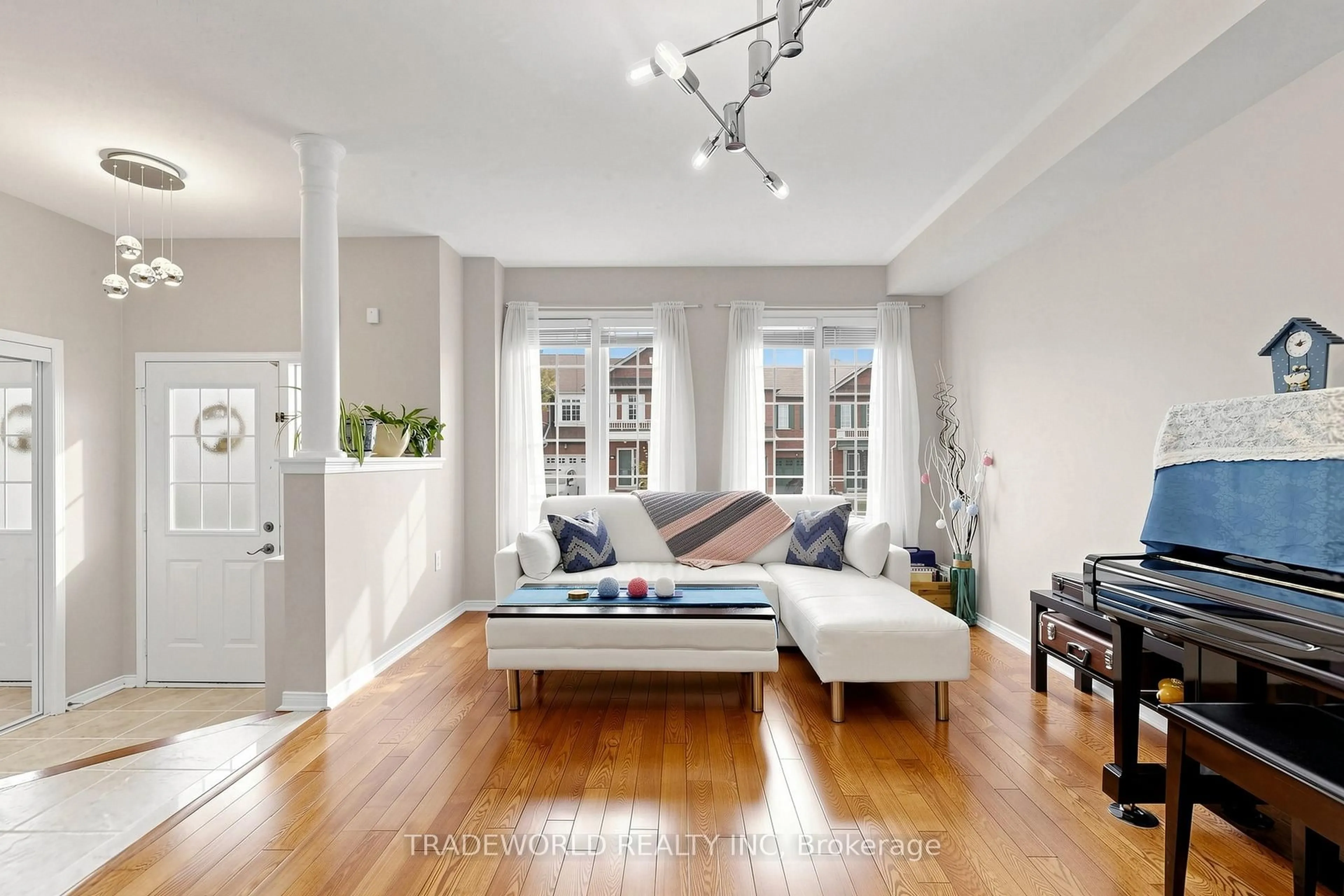 Living room with furniture, unknown for 15 Kingsley Rd, Markham Ontario L3R 5X7