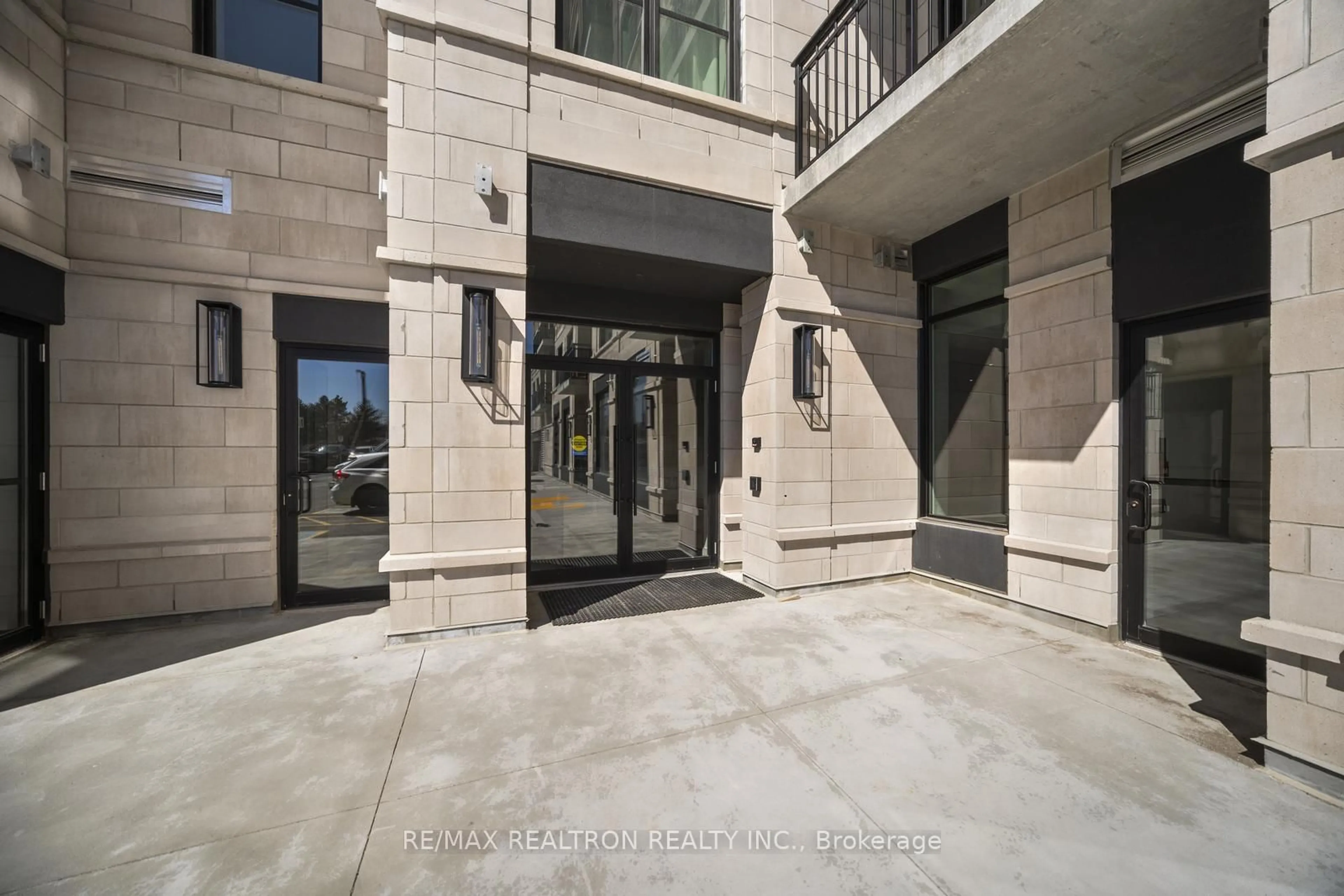 Indoor foyer for 5917 Main St #Ph811, Whitchurch-Stouffville Ontario L4A 5G4