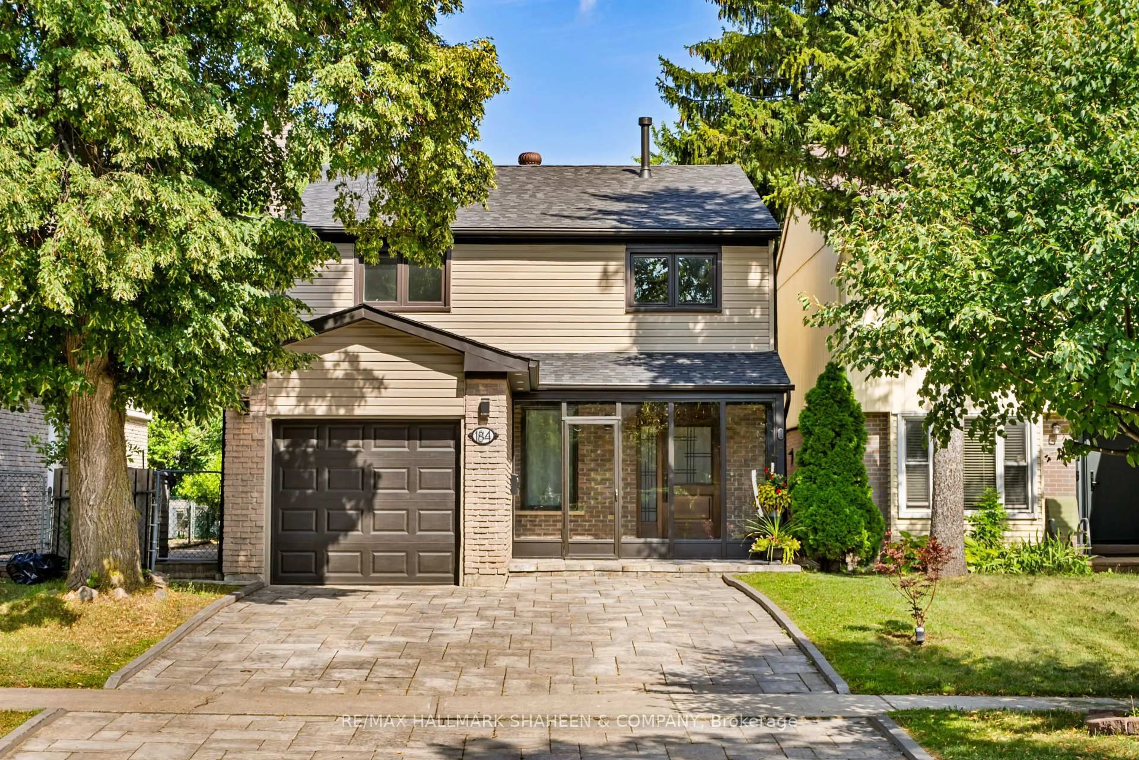 Home with brick exterior material, street for 184 Castle Rock Dr, Richmond Hill Ontario L4C 5H6