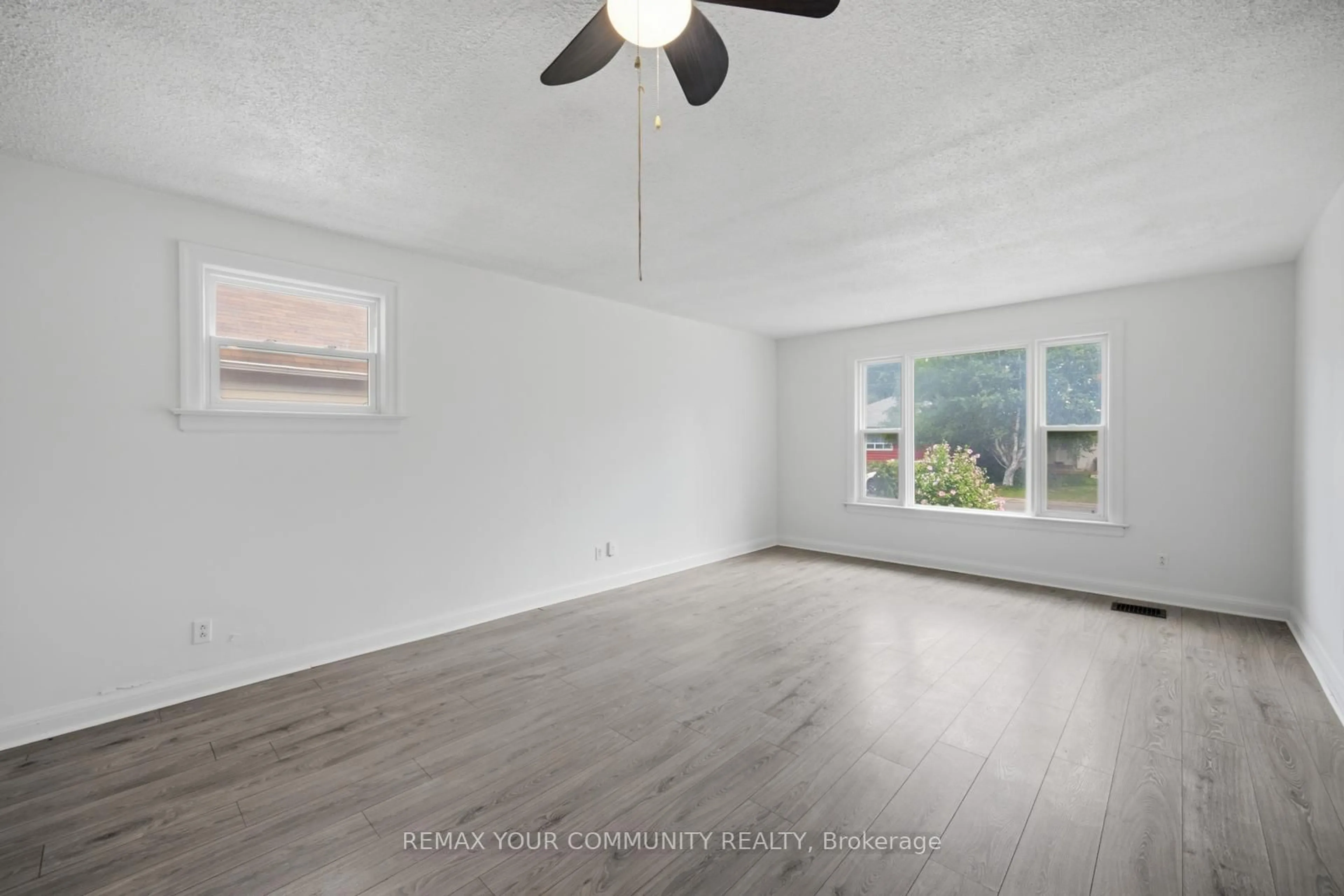A pic of a room for 60 Church St, New Tecumseth Ontario L9R 1G9