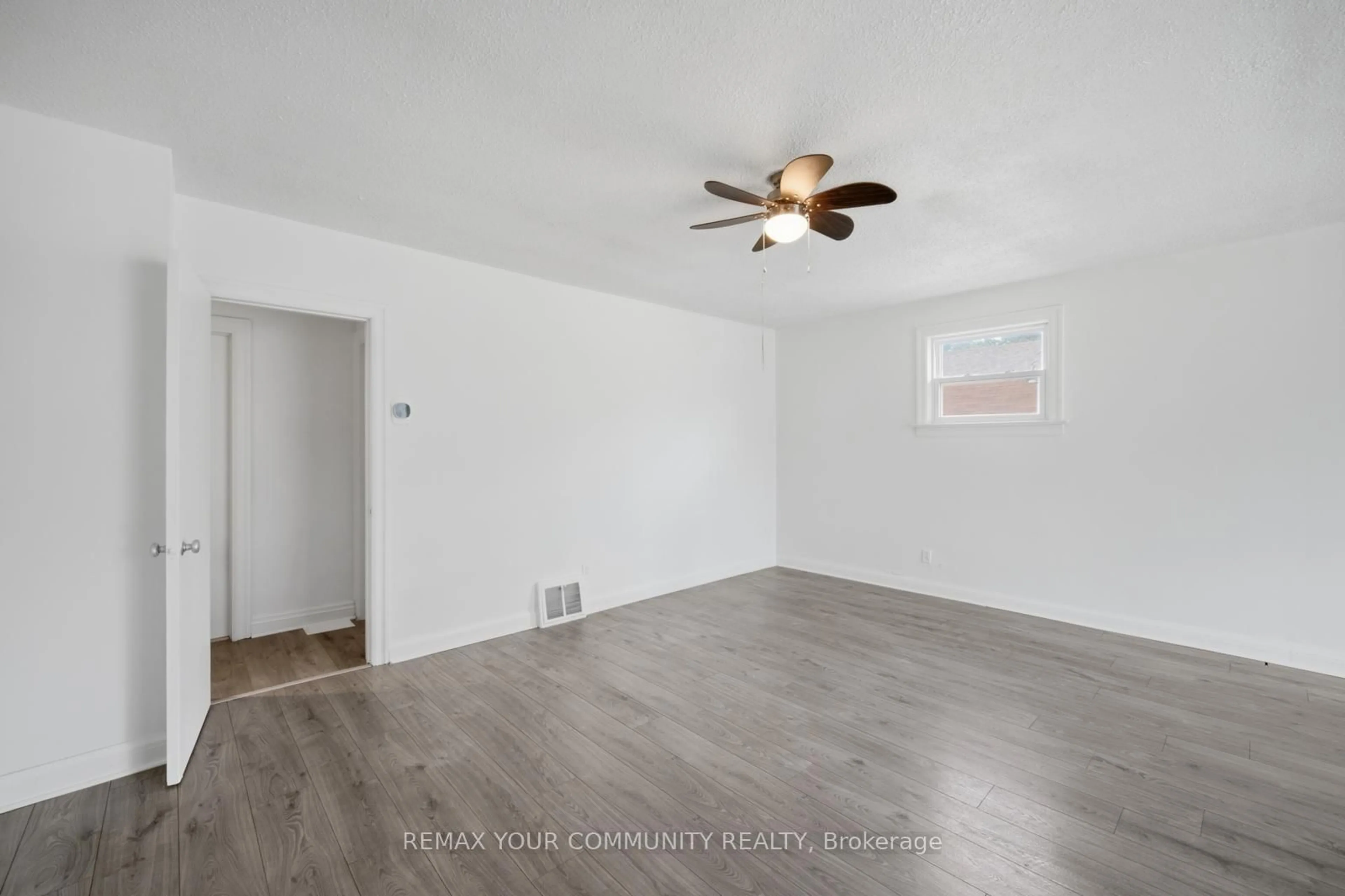 A pic of a room for 60 Church St, New Tecumseth Ontario L9R 1G9