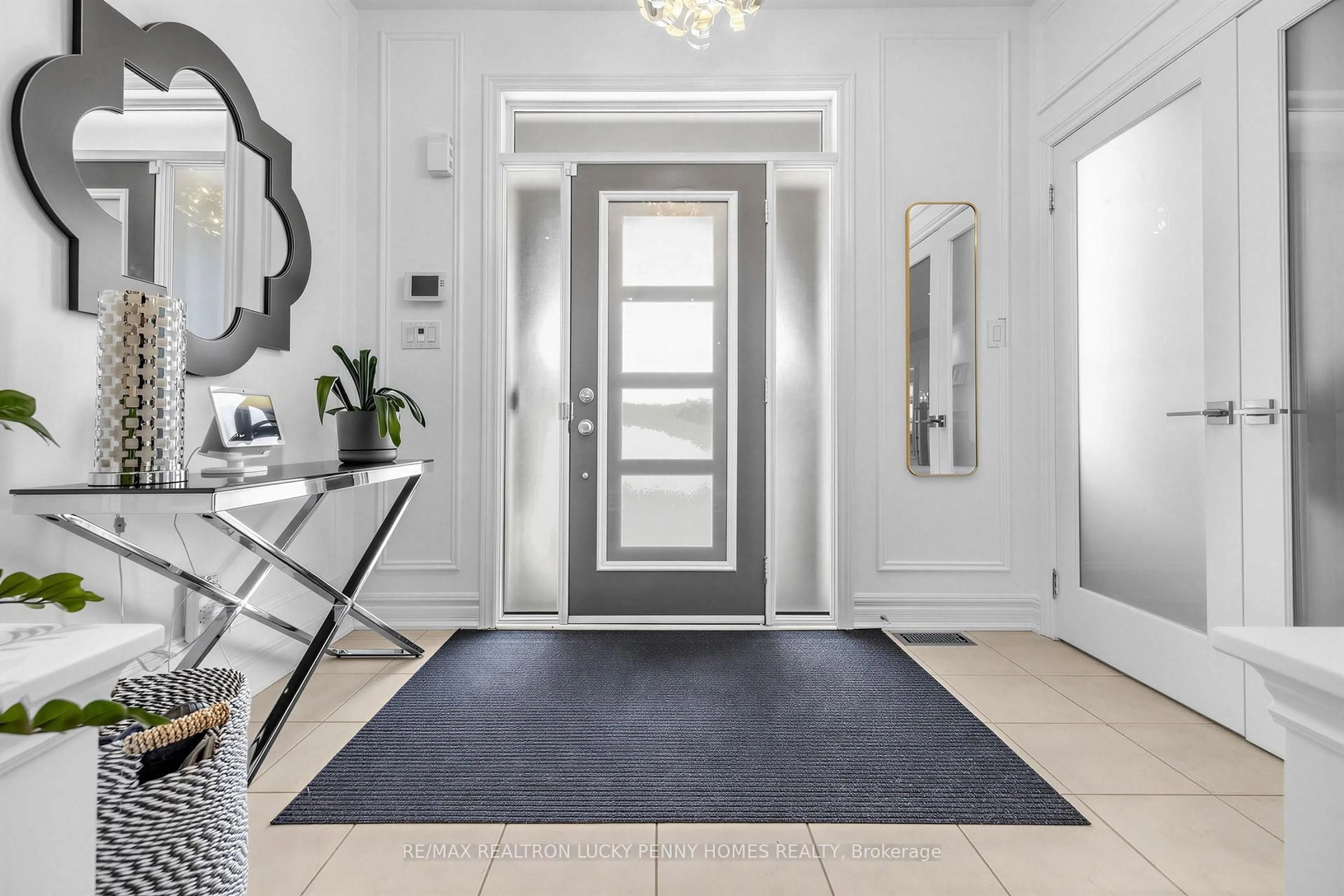 Indoor entryway for 22 Duke of Cornwall Dr, Markham Ontario L6C 0L3