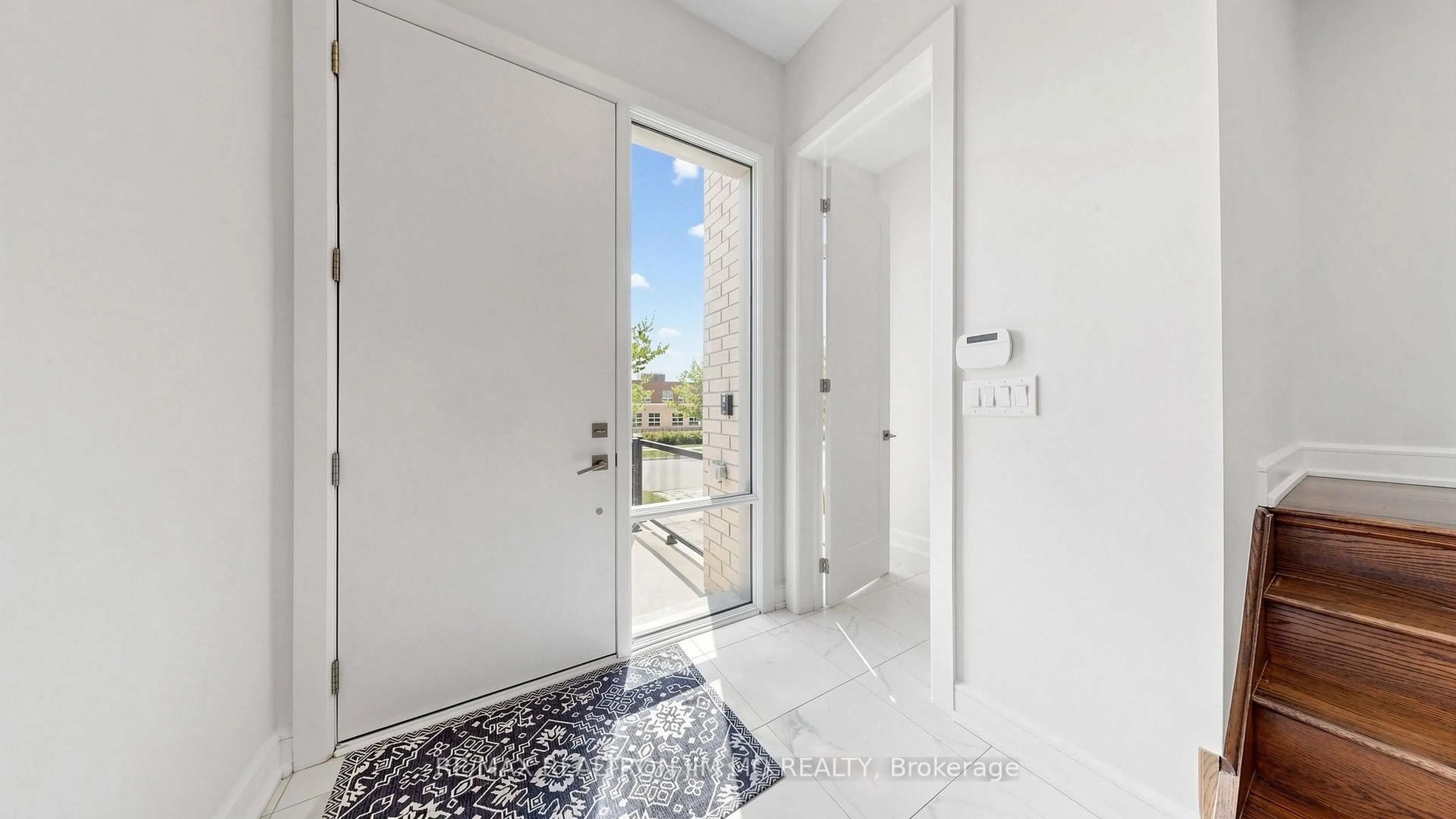 Indoor entryway for 16 Farrell Rd, Vaughan Ontario L6A 4W7