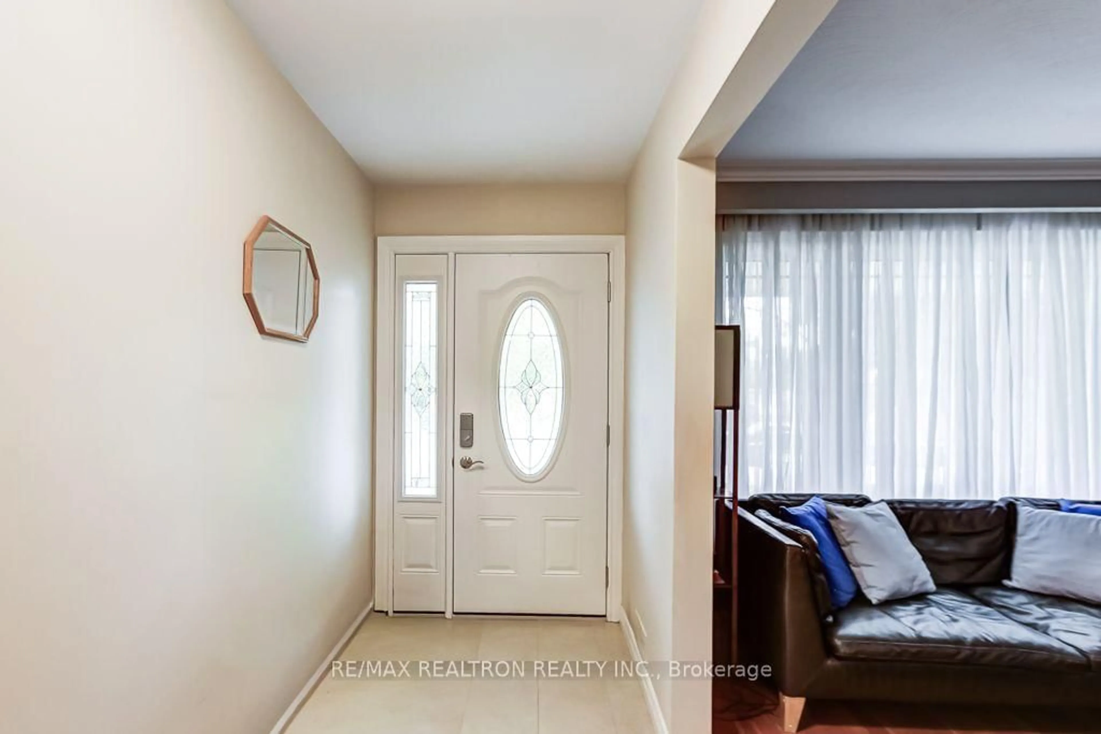 Indoor entryway for 2 Captain Armstrong Lane, Markham Ontario L3P 3C9