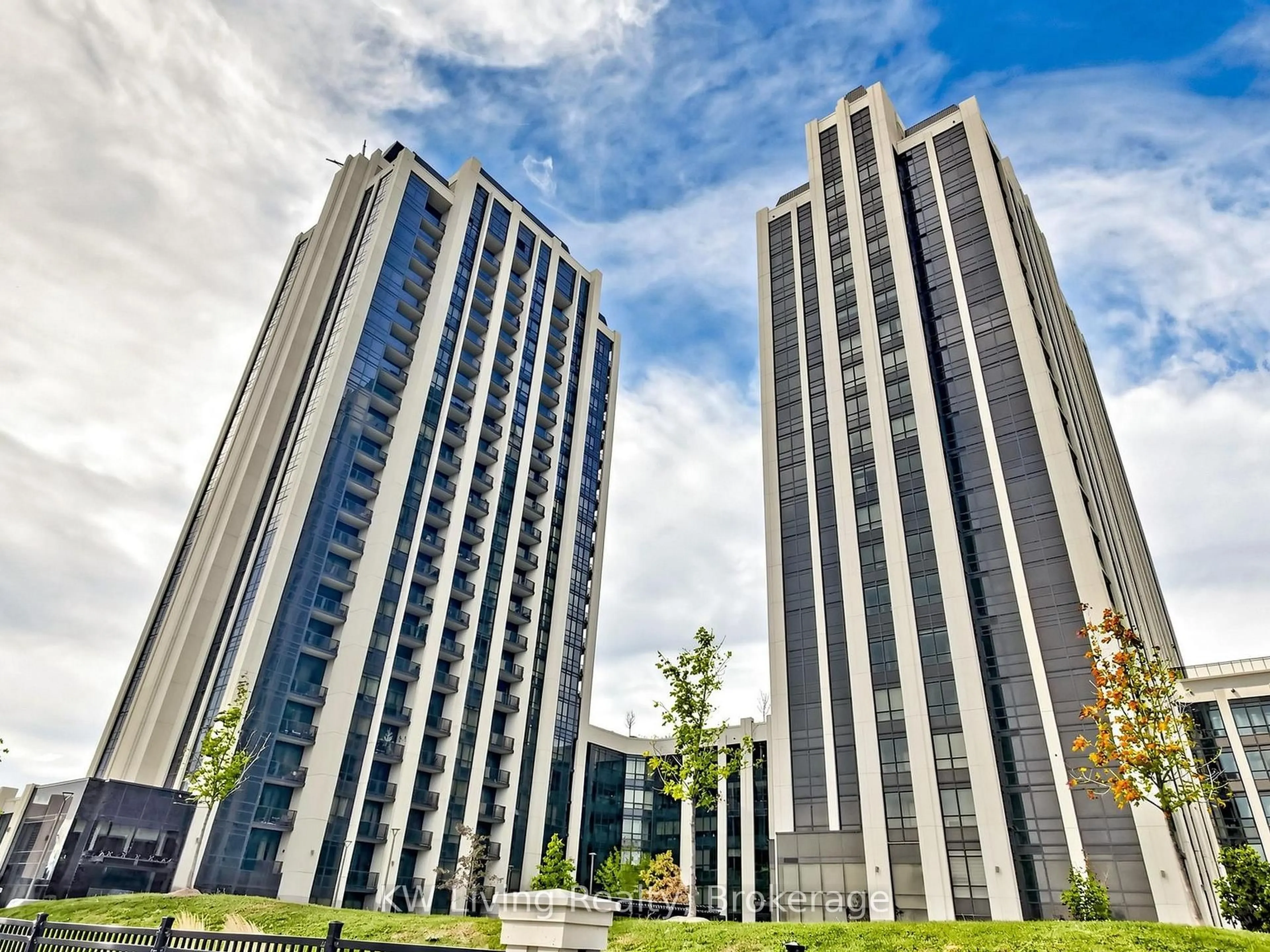 Indoor foyer for 9075 Jane St #2104, Vaughan Ontario L4K 0L7