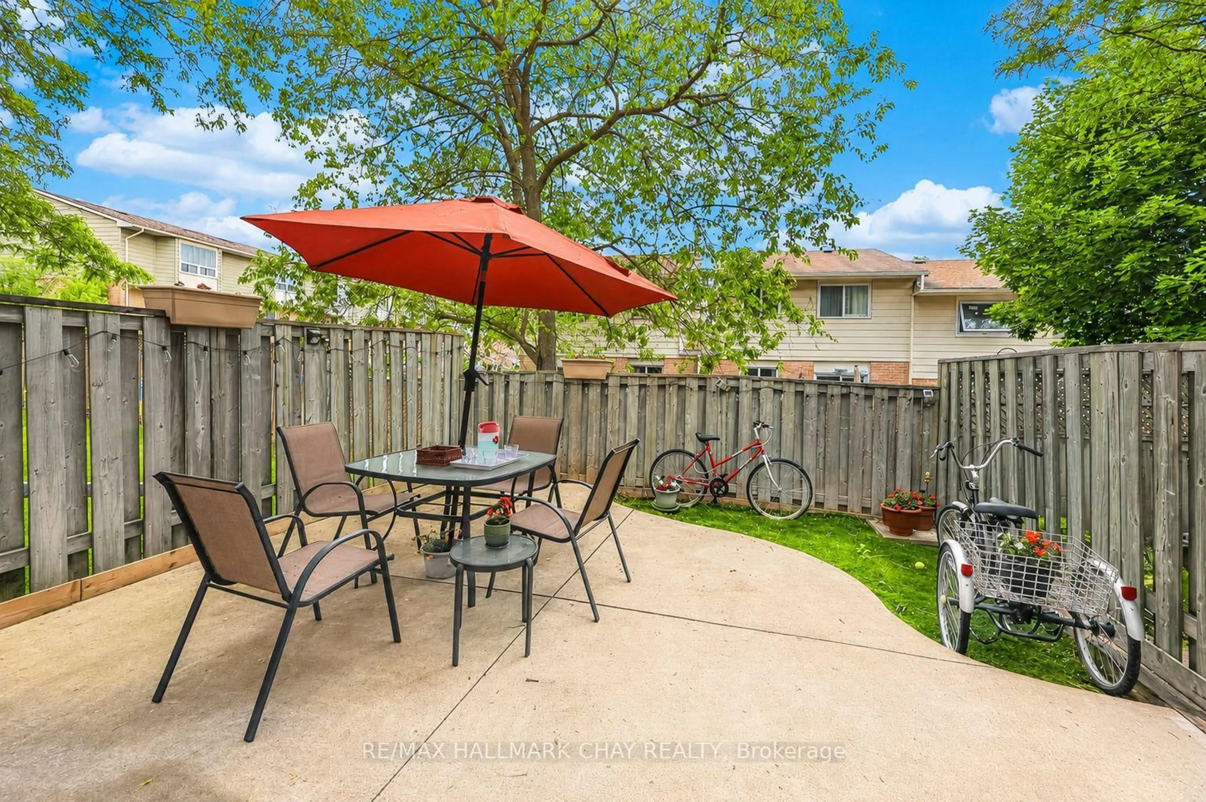 Patio, unknown for 31 Harmony Circ, Bradford West Gwillimbury Ontario L3Z 2T8