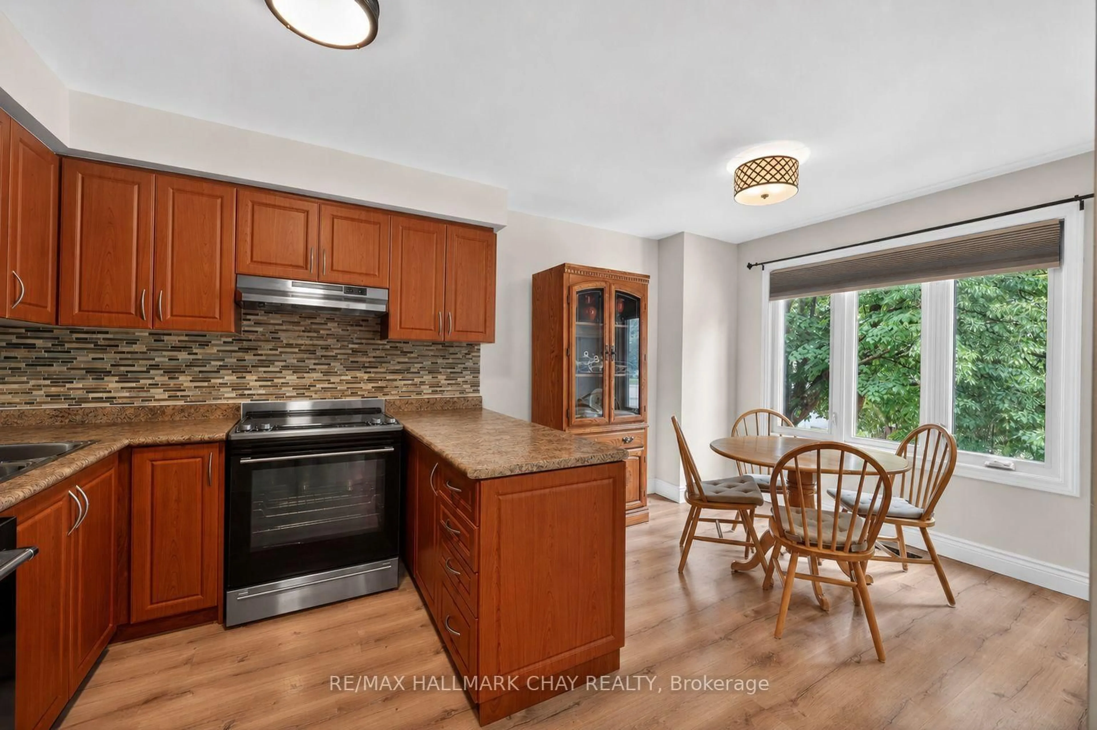 Open concept kitchen, unknown for 31 Harmony Circ, Bradford West Gwillimbury Ontario L3Z 2T8