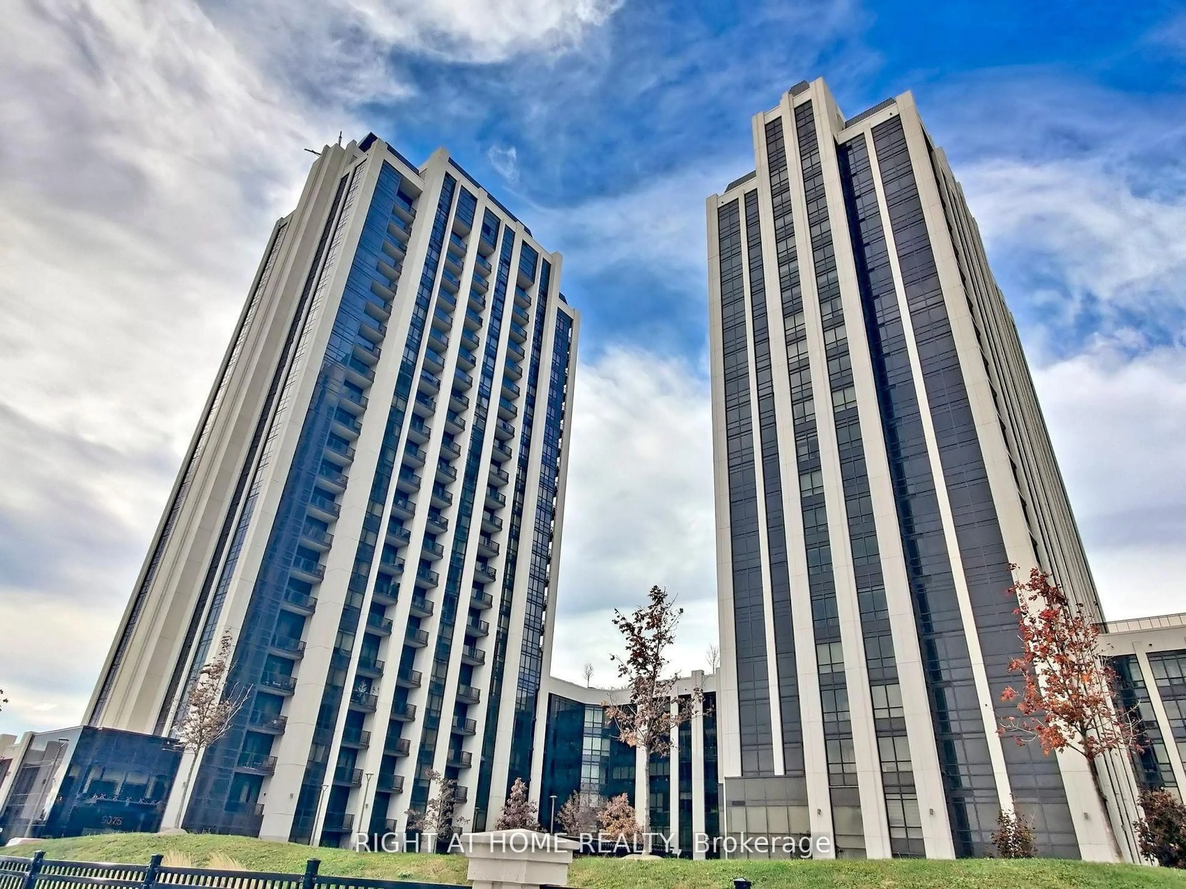 Indoor foyer for 9075 Jane St #106, Vaughan Ontario L4K 0L7