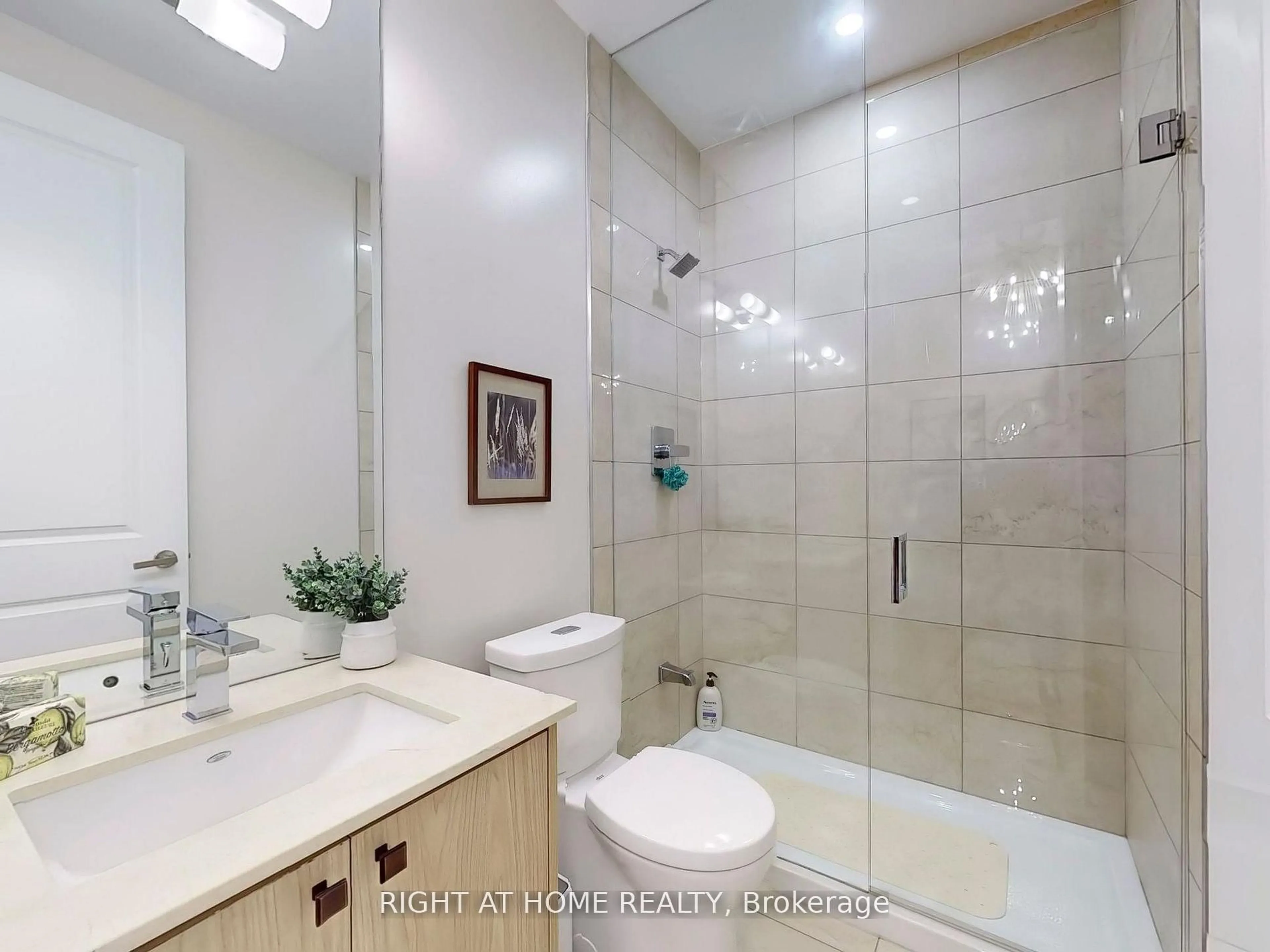 Standard bathroom, ceramic/tile floor for 9075 Jane St #106, Vaughan Ontario L4K 0L7