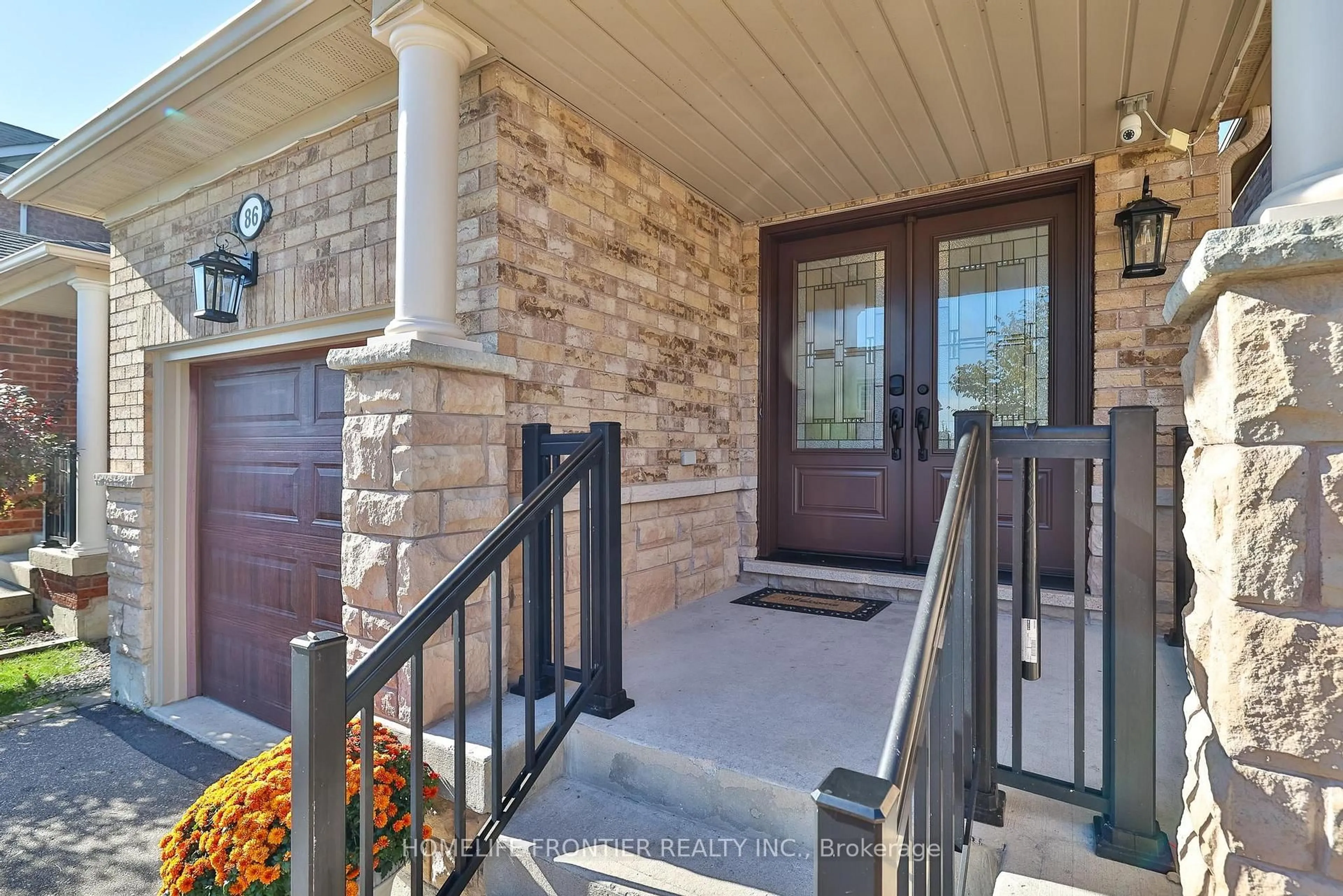 Indoor entryway for 86 Venice Gate Dr, Vaughan Ontario L4H 0E7
