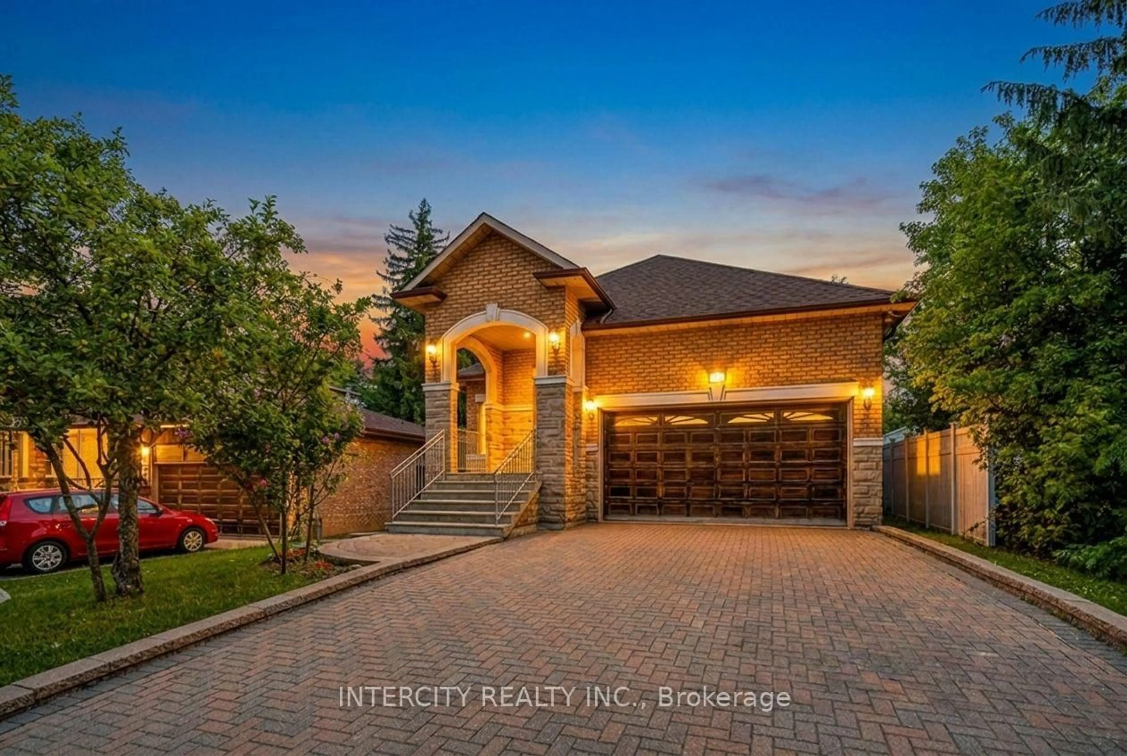 Home with brick exterior material, street for 42 Oak Ave, Richmond Hill Ontario L4C 6R7