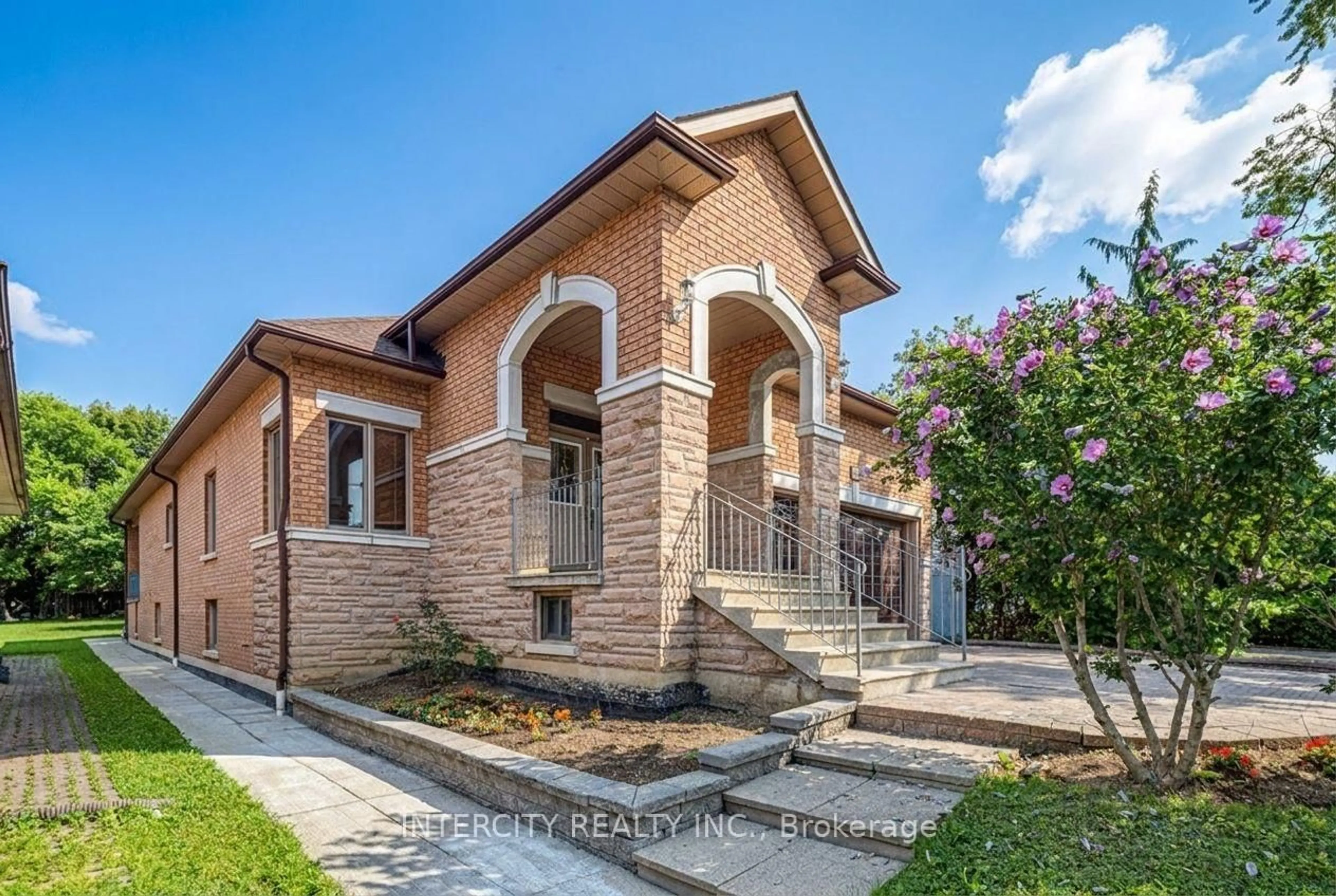 Home with brick exterior material, street for 42 Oak Ave, Richmond Hill Ontario L4C 6R7