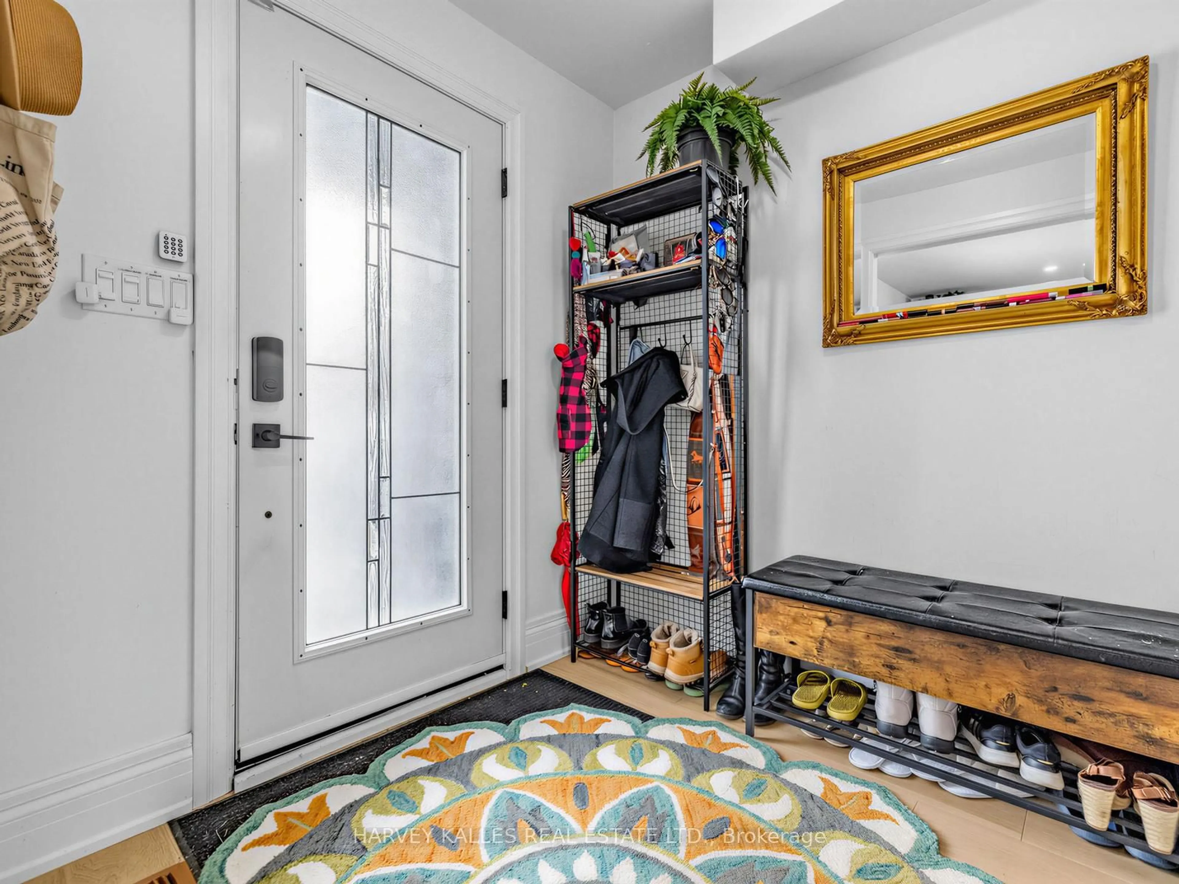 Indoor entryway for 123 Sand Rd, East Gwillimbury Ontario L9N 1H9