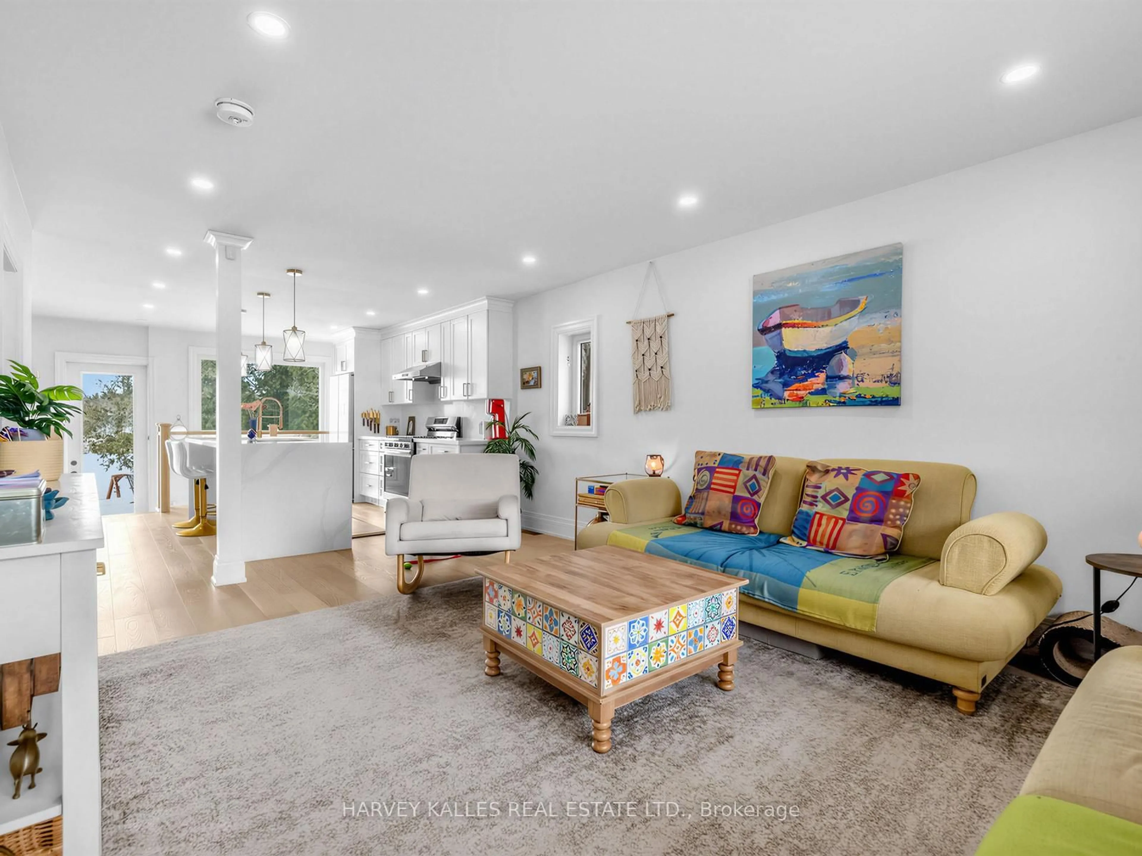 Living room with furniture, unknown for 123 Sand Rd, East Gwillimbury Ontario L9N 1H9
