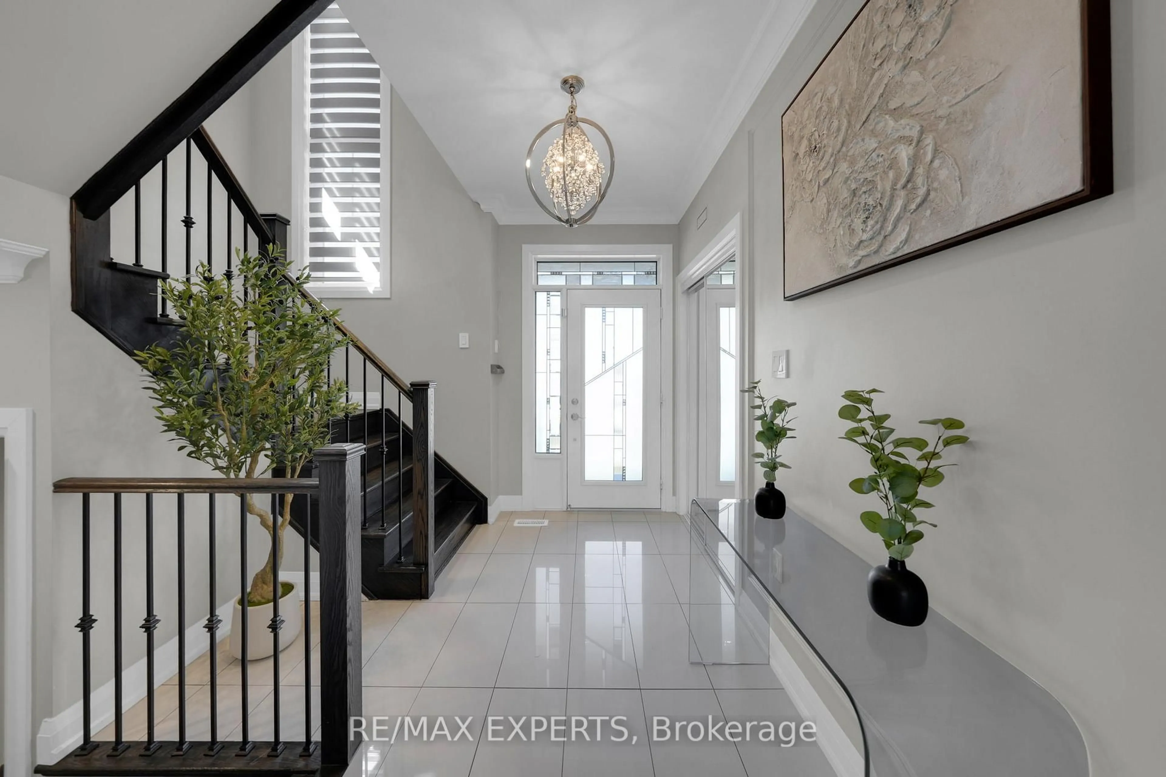 Indoor entryway for 17 Stych St, New Tecumseth Ontario L0G 1W0