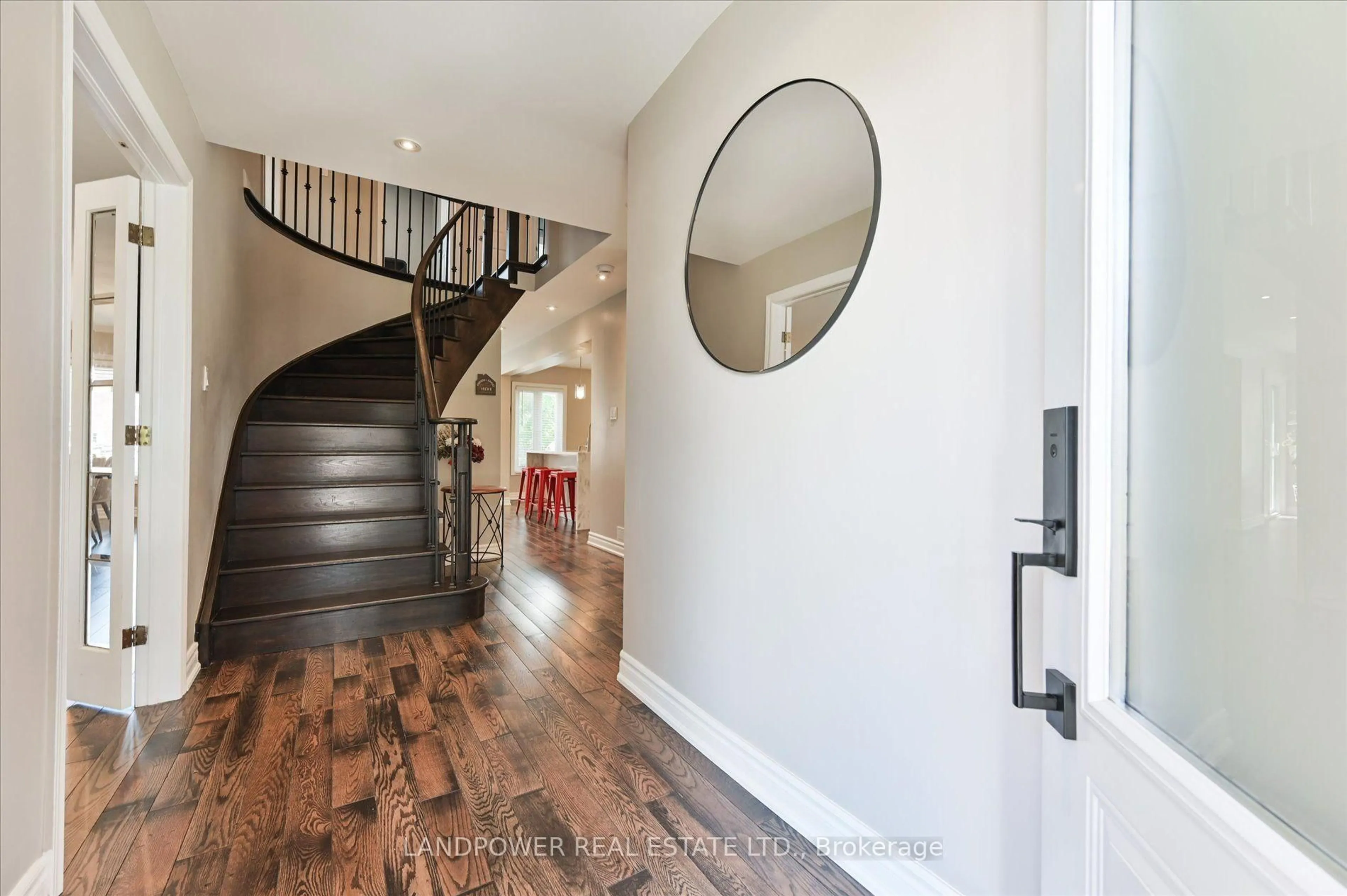 Indoor entryway for 9 McCoy Crt, Richmond Hill Ontario L4S 1B6