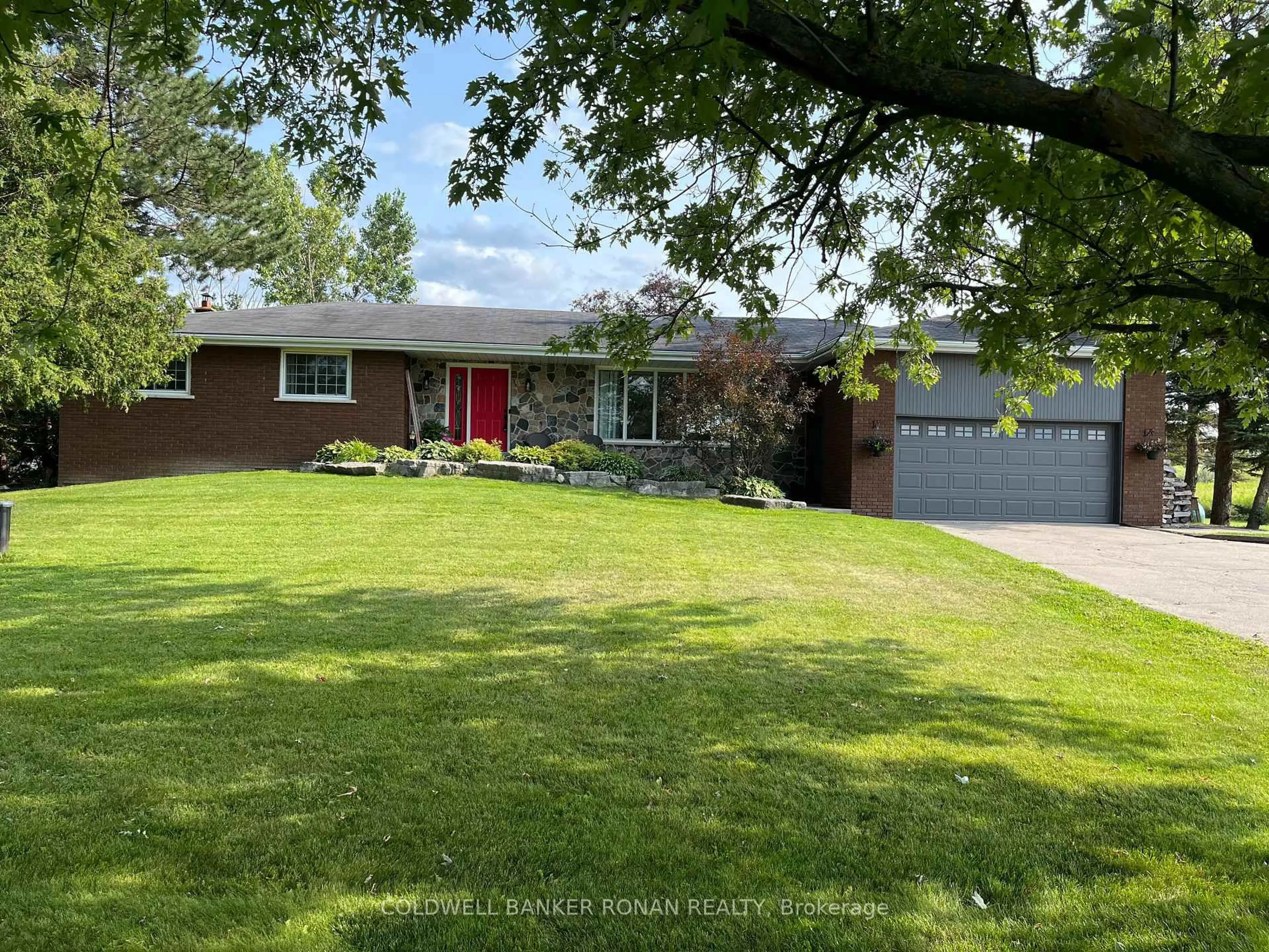 A pic from outside/outdoor area/front of a property/back of a property/a pic from drone, unknown for 7157 5th Line, New Tecumseth Ontario L0G 1W0
